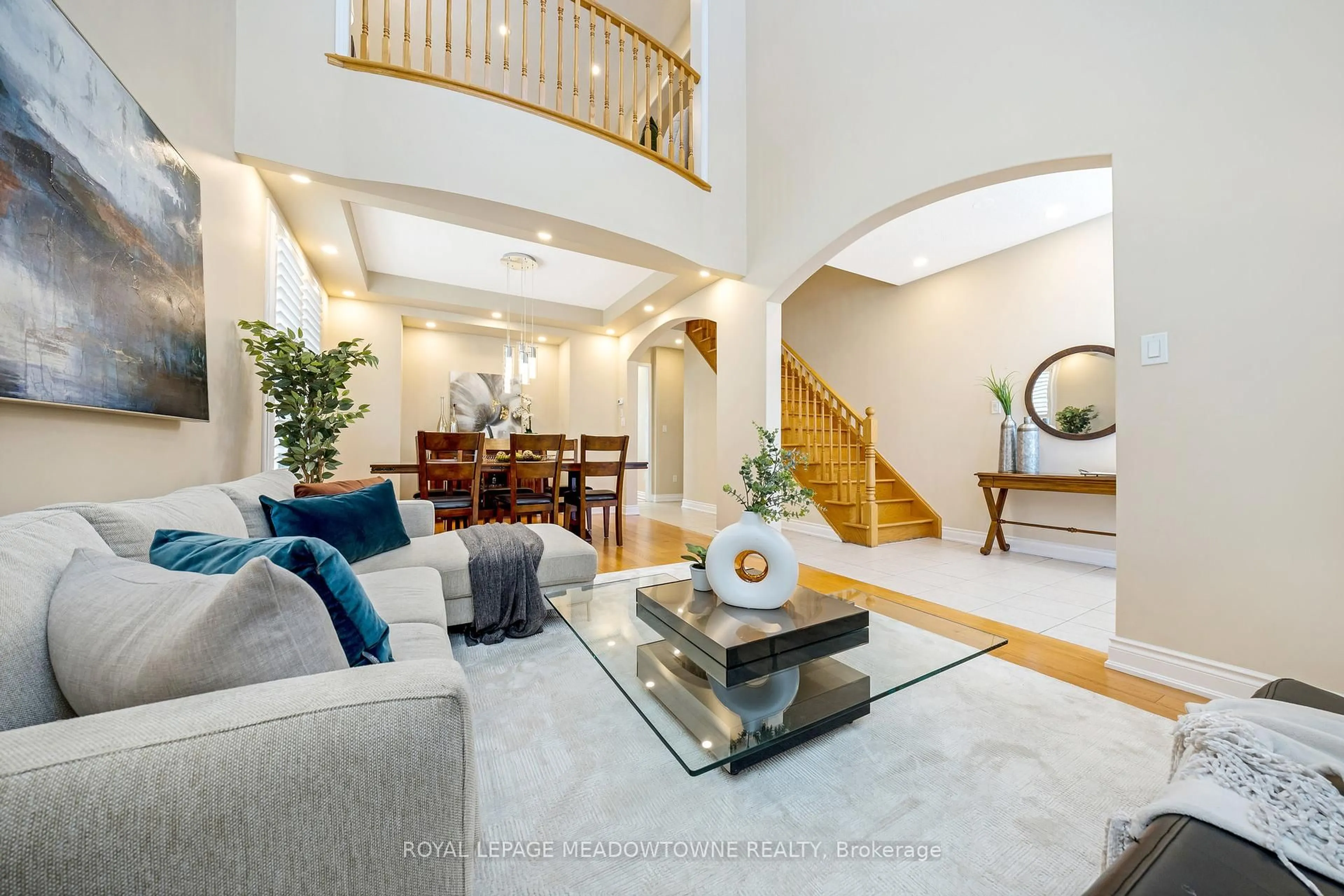 Living room with furniture, unknown for 304 Tonelli Lane, Milton Ontario L9T 0N8