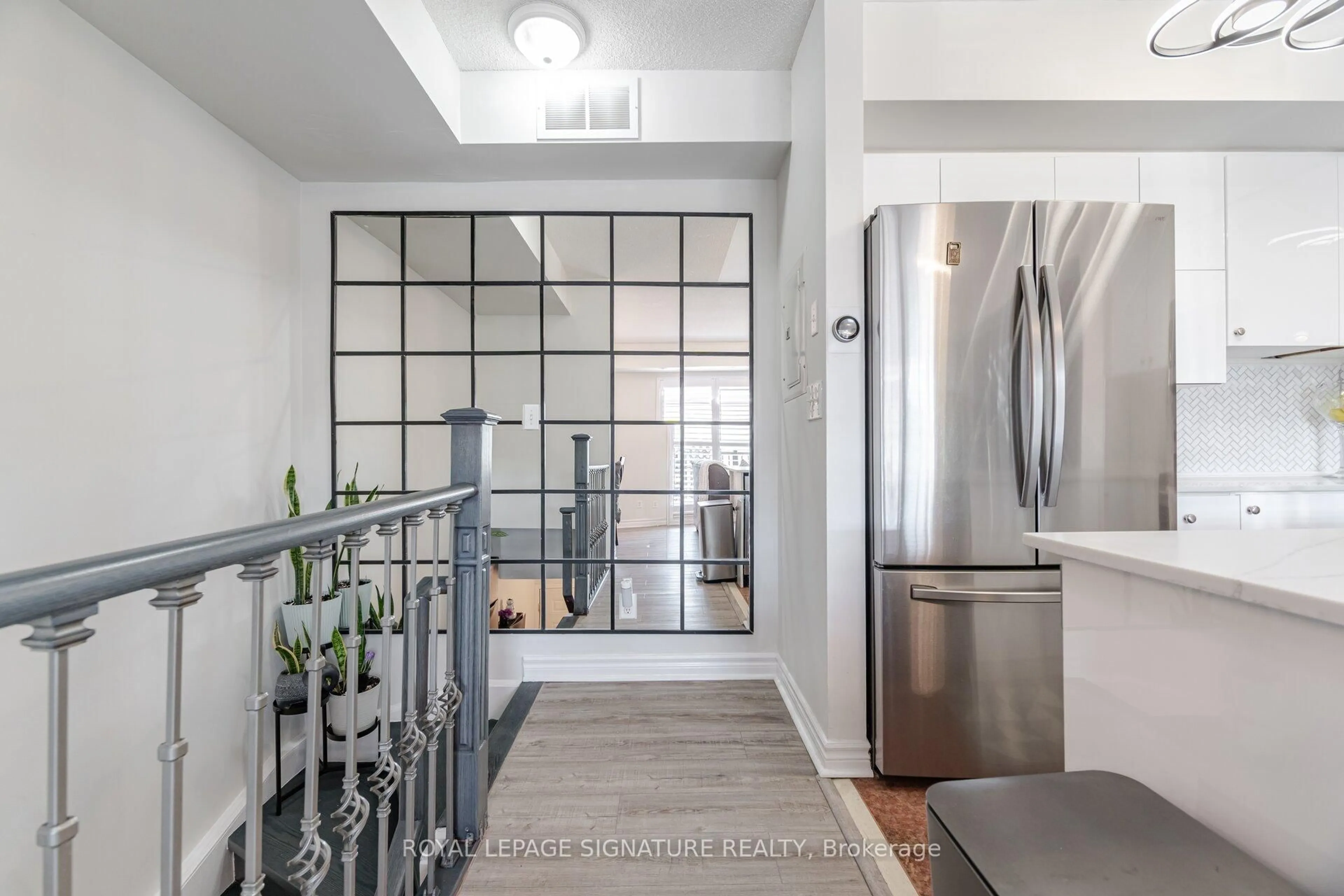 Indoor entryway for 3031 Finch Ave #2023, Toronto Ontario M9M 0A3