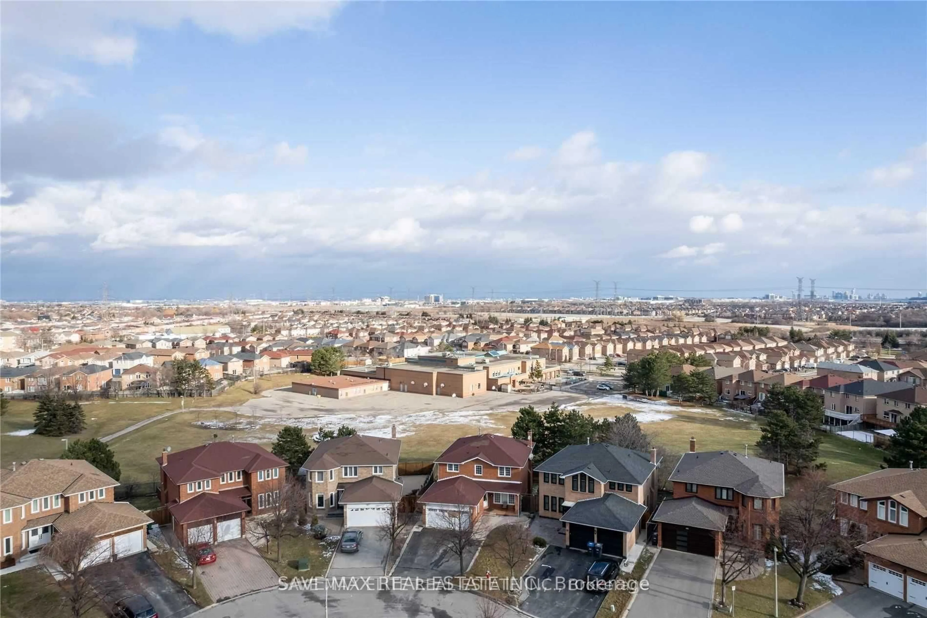 A pic from outside/outdoor area/front of a property/back of a property/a pic from drone, city buildings view from balcony for 20 Bent Tree Crt, Brampton Ontario L6Y 4H6