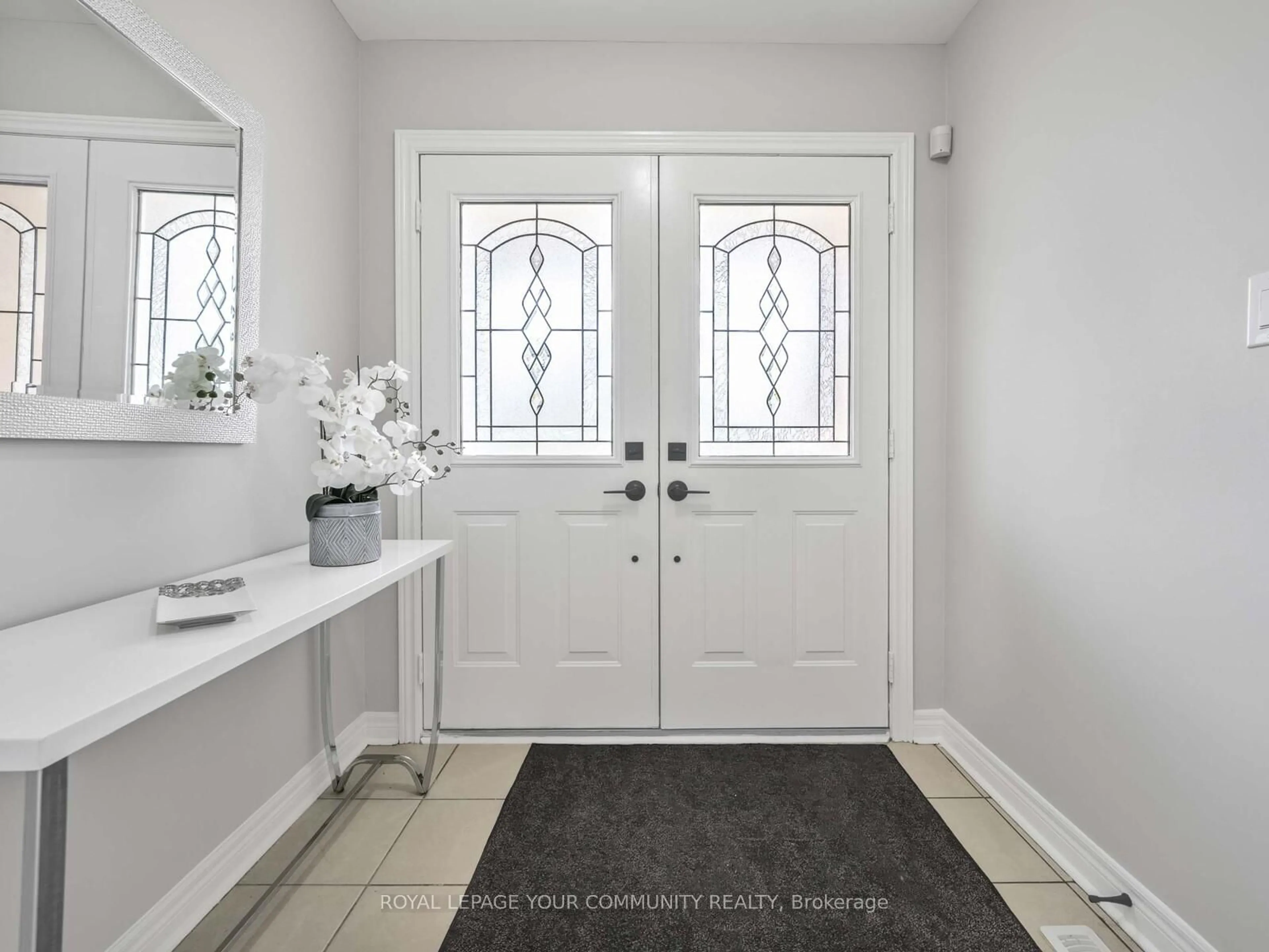 Indoor entryway for 17 Bolton Camp Way, Caledon Ontario L7E 2Y9
