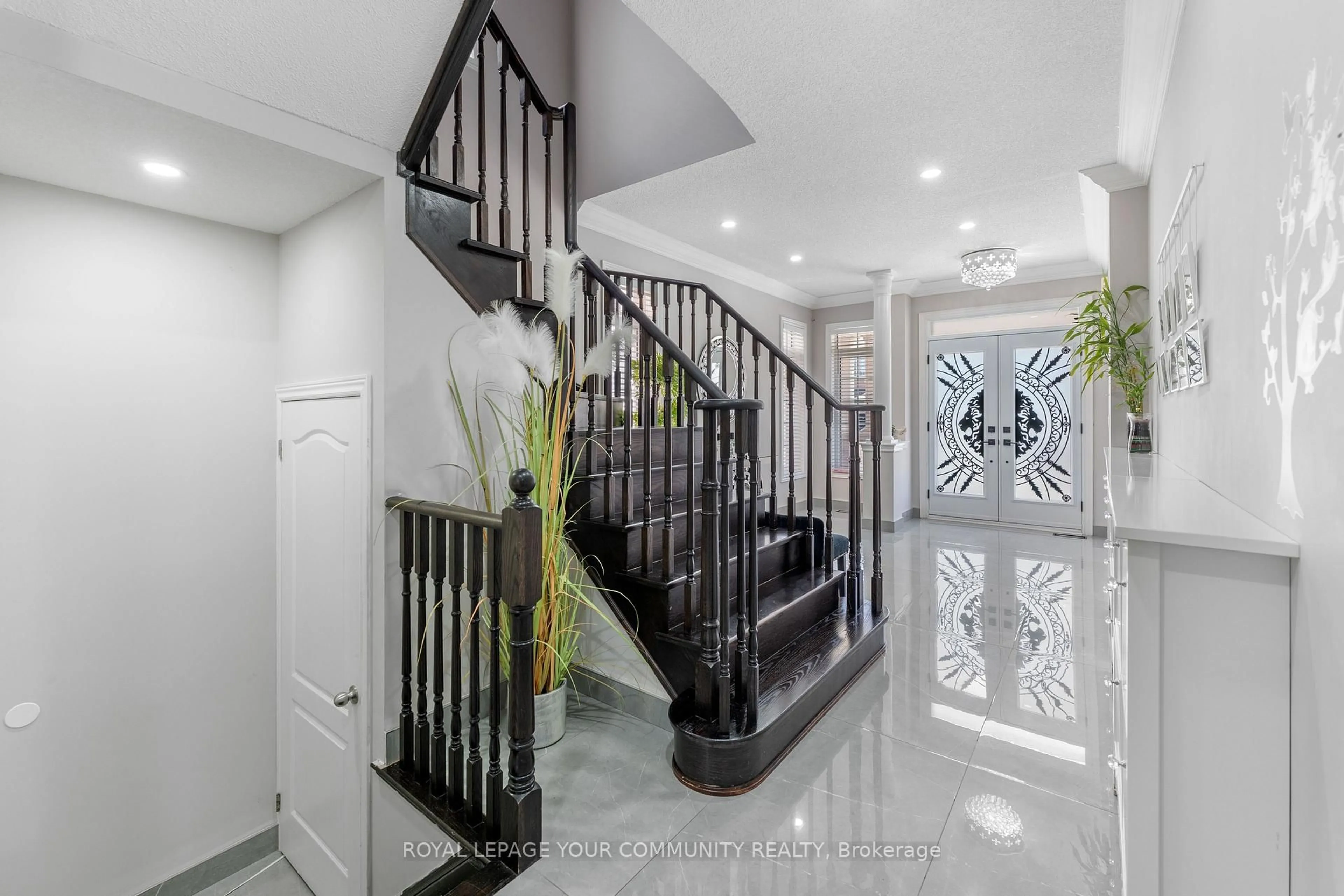 Indoor entryway for 1451 Bews Landing, Milton Ontario L9T 8T8