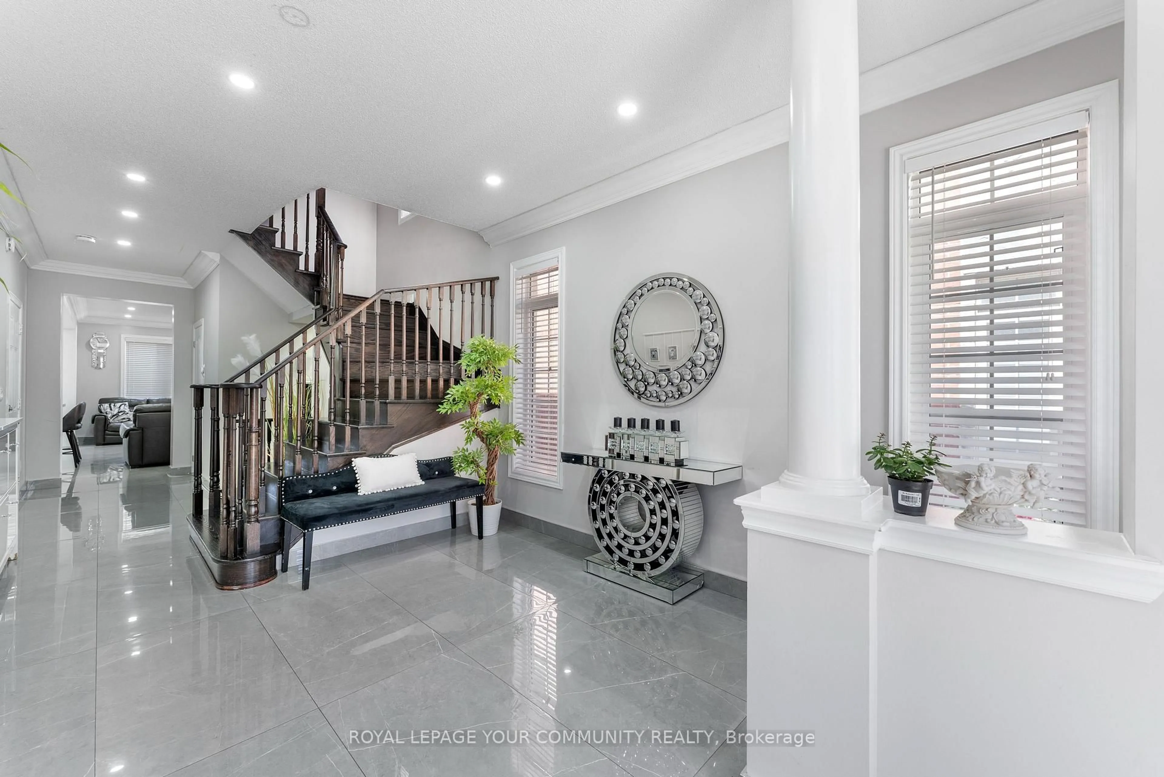 Indoor entryway for 1451 Bews Landing, Milton Ontario L9T 8T8