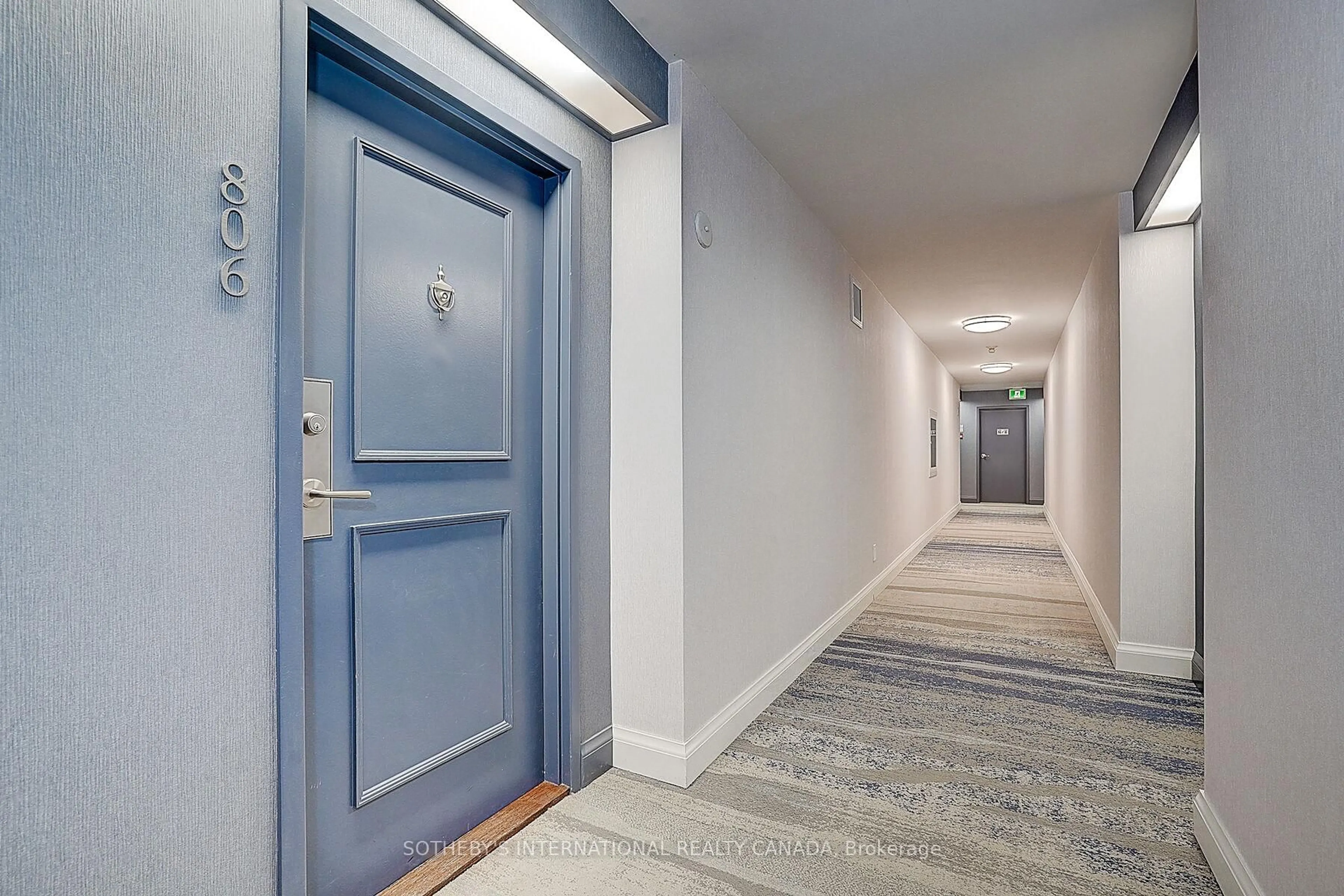 Indoor foyer for 1240 Marlborough Crt #704, Oakville Ontario L6H 3K7