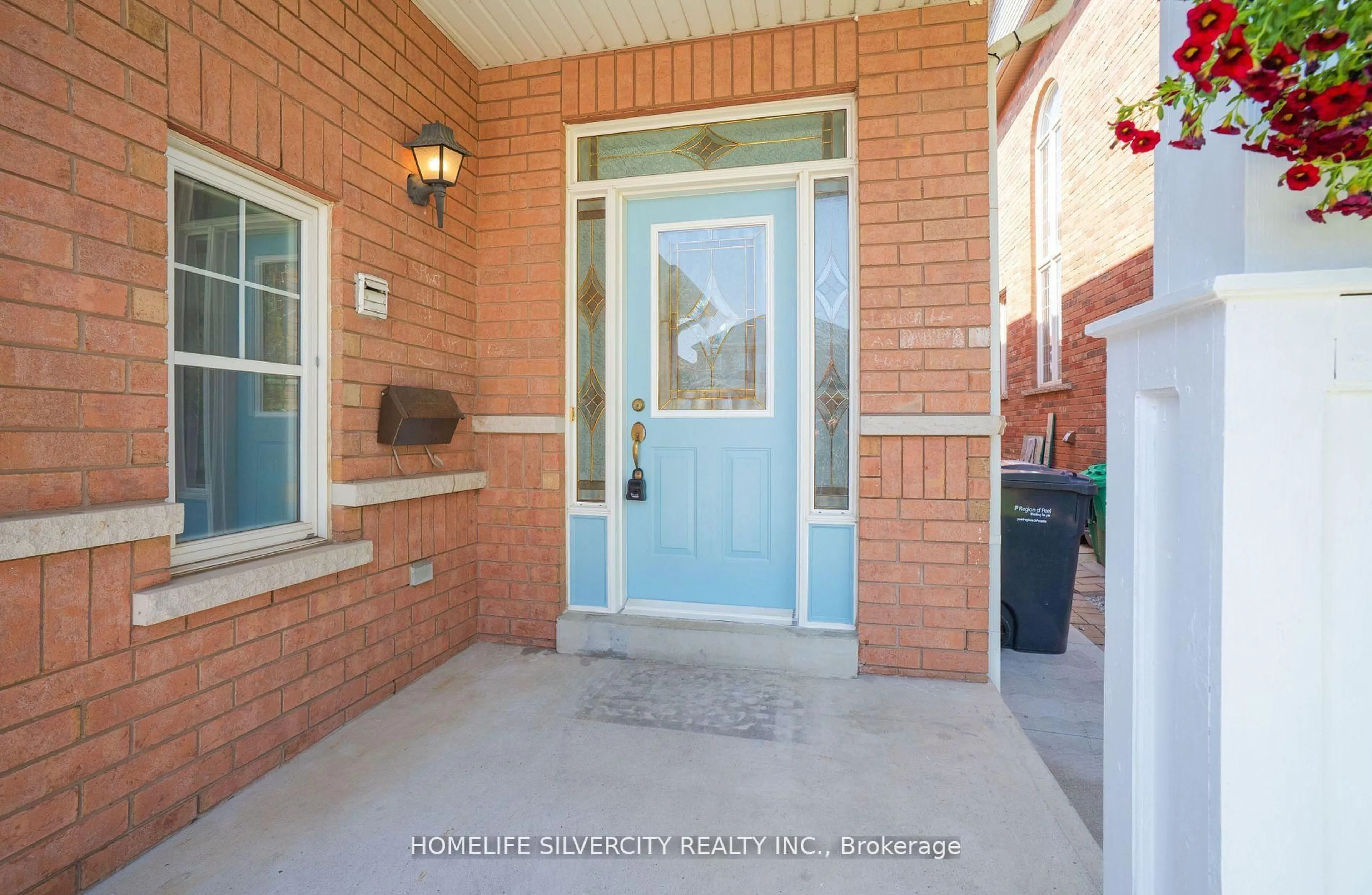 Indoor entryway for 10 Rainy Dale Rd, Brampton Ontario L6V 4S7