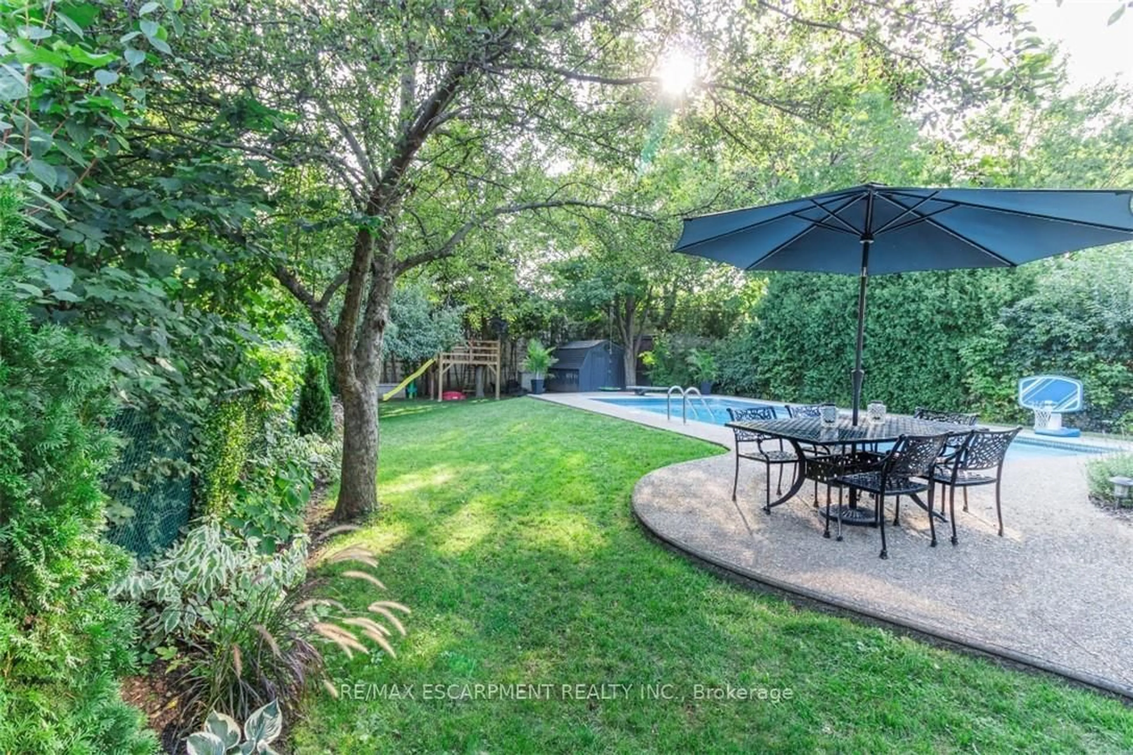 Patio, street for 1142 Stanley Dr, Burlington Ontario L7P 2K7