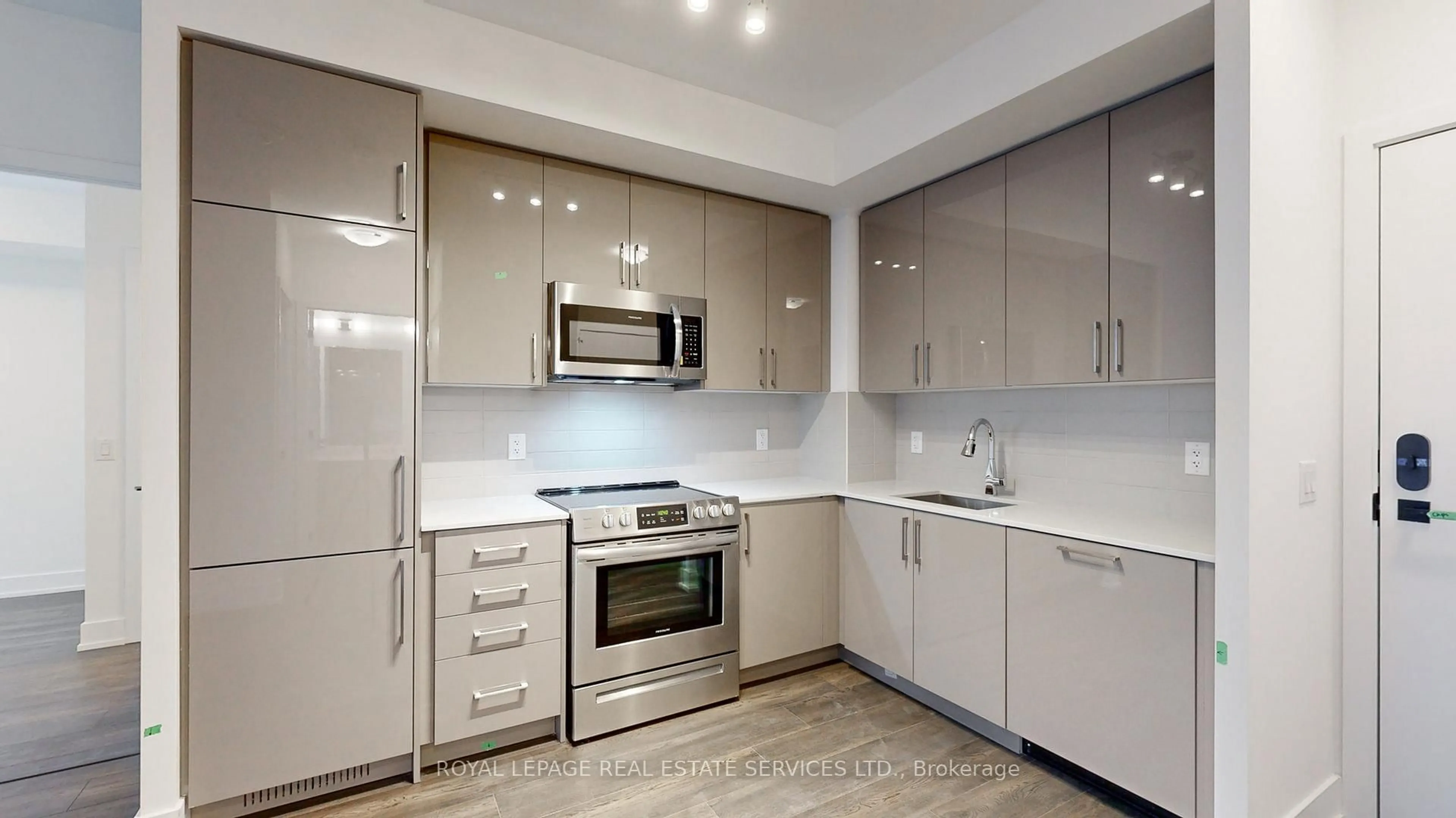 Standard kitchen, unknown for 2450 Old Bronte Rd #202, Oakville Ontario L6M 5P6