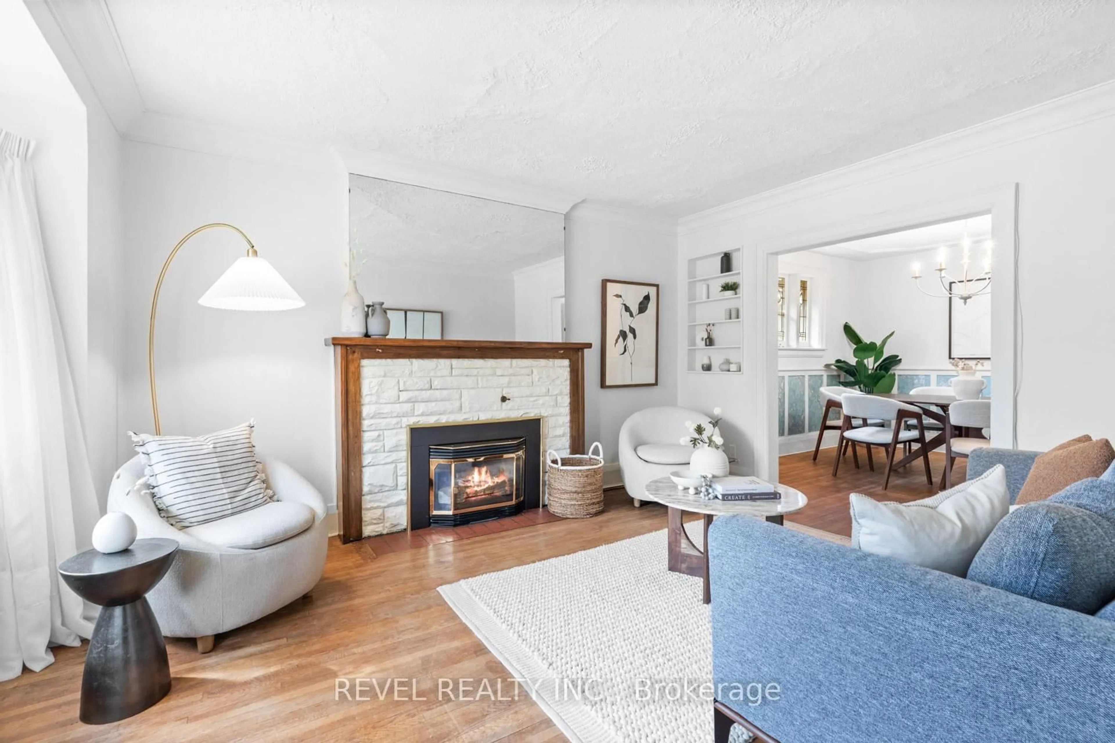 Living room with furniture, unknown for 8 Sunnybrook Rd, Toronto Ontario M6S 1G2