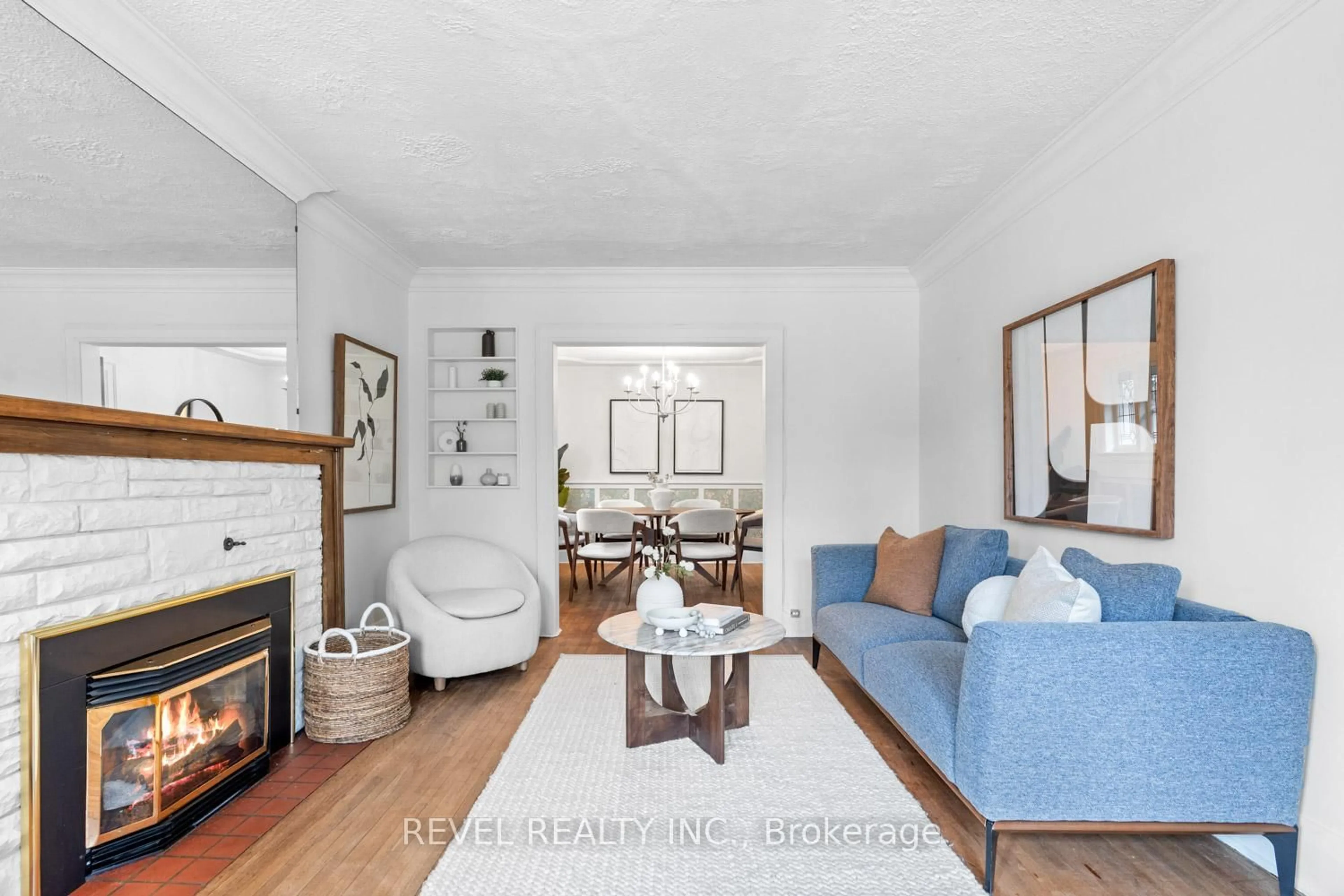 Living room with furniture, unknown for 8 Sunnybrook Rd, Toronto Ontario M6S 1G2