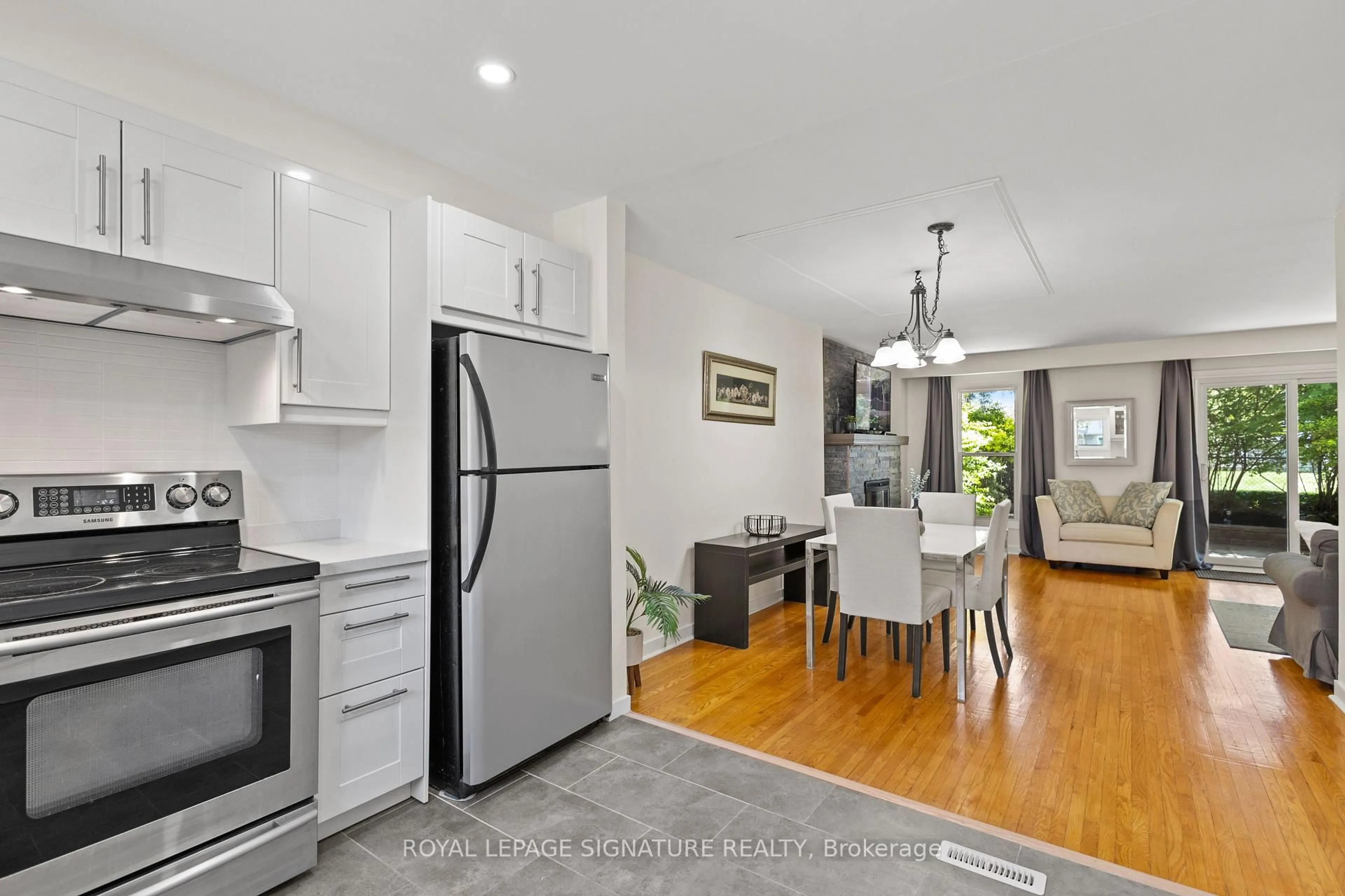 Open concept kitchen, unknown for 611 Francis Rd, Burlington Ontario L7T 3X6
