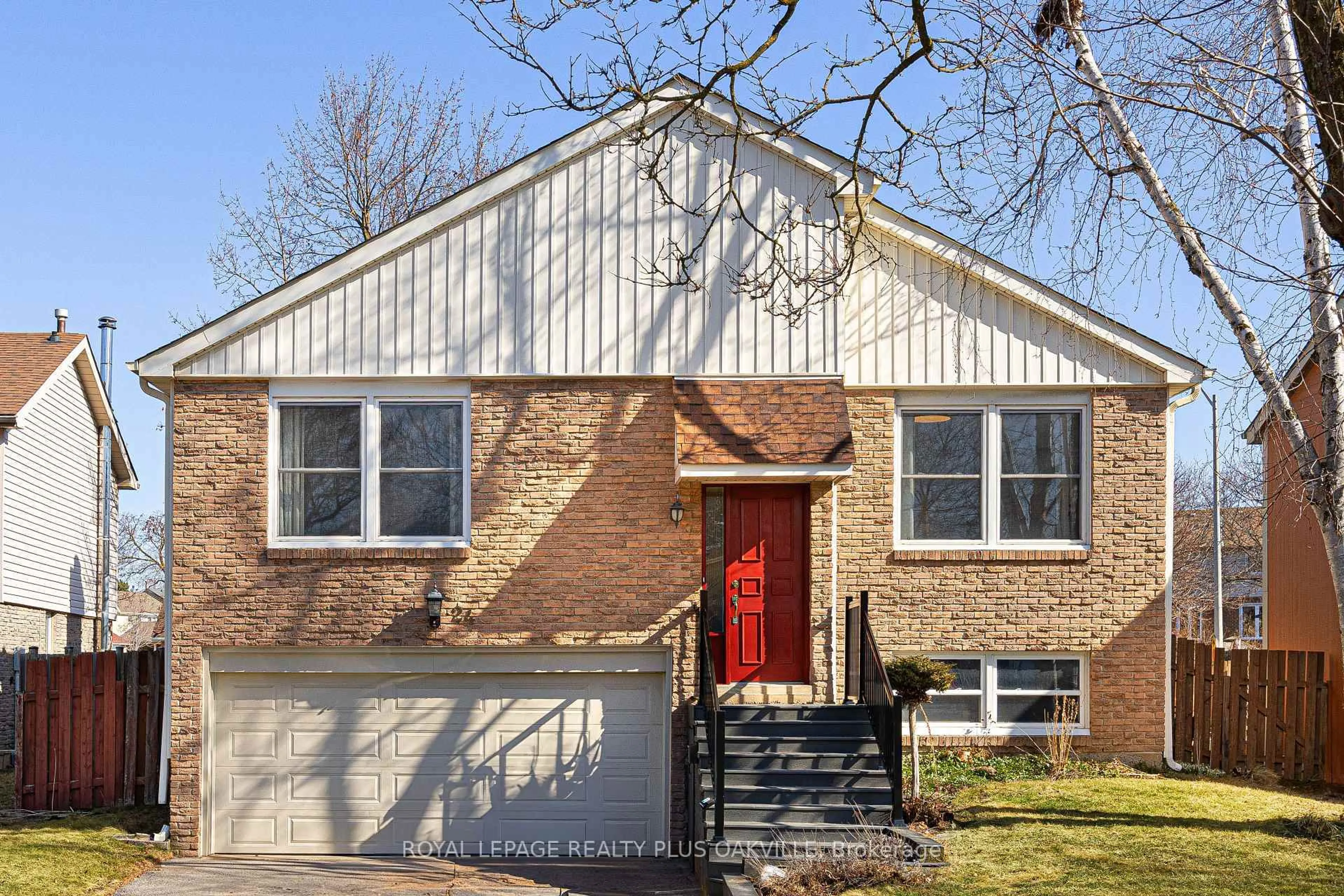 Home with brick exterior material, street for 24 Menoke Crt, Brampton Ontario L6Z 1E9