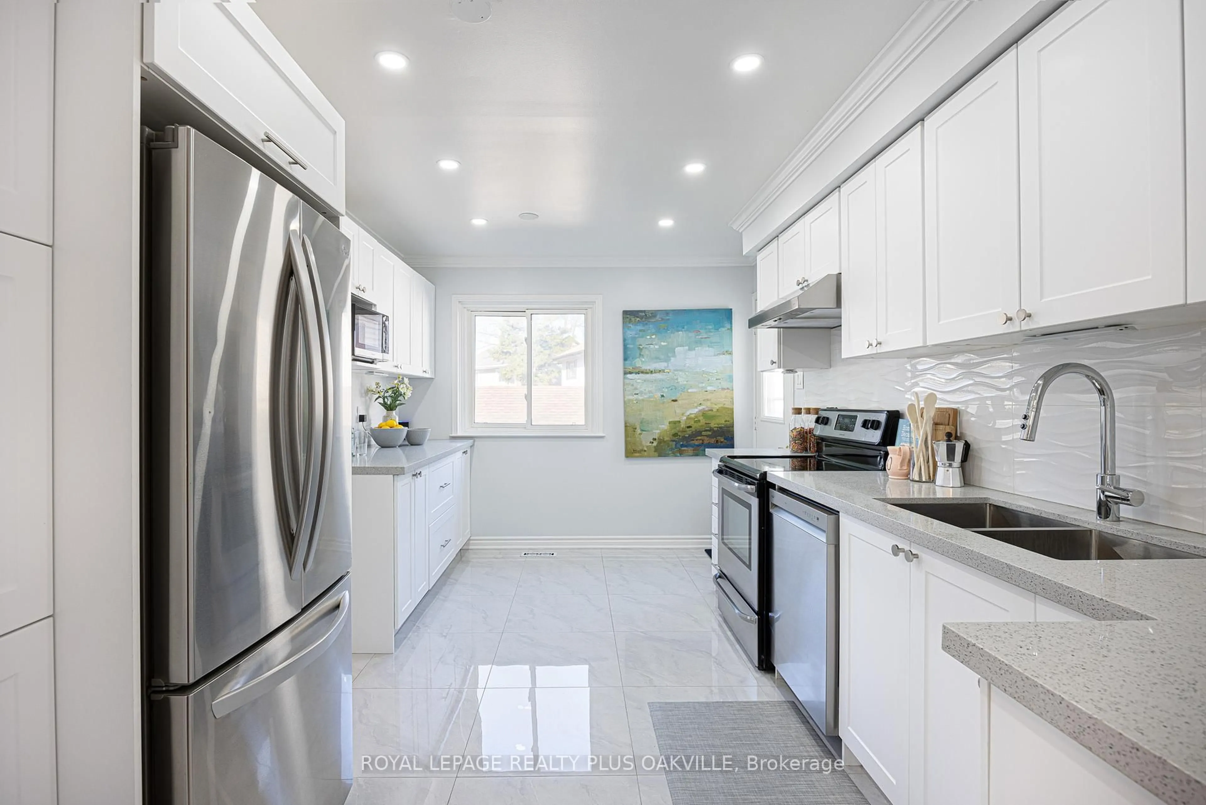 Contemporary kitchen, ceramic/tile floor for 24 Menoke Crt, Brampton Ontario L6Z 1E9
