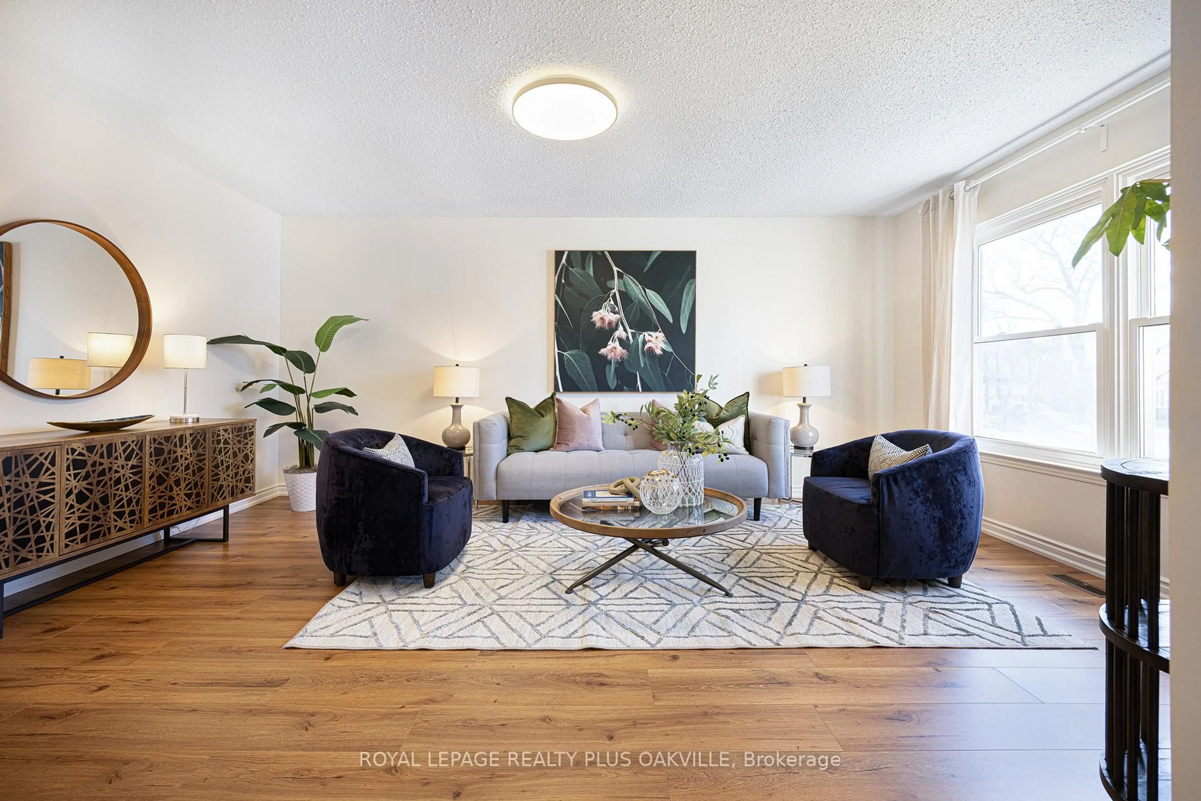 Living room with furniture, unknown for 24 Menoke Crt, Brampton Ontario L6Z 1E9