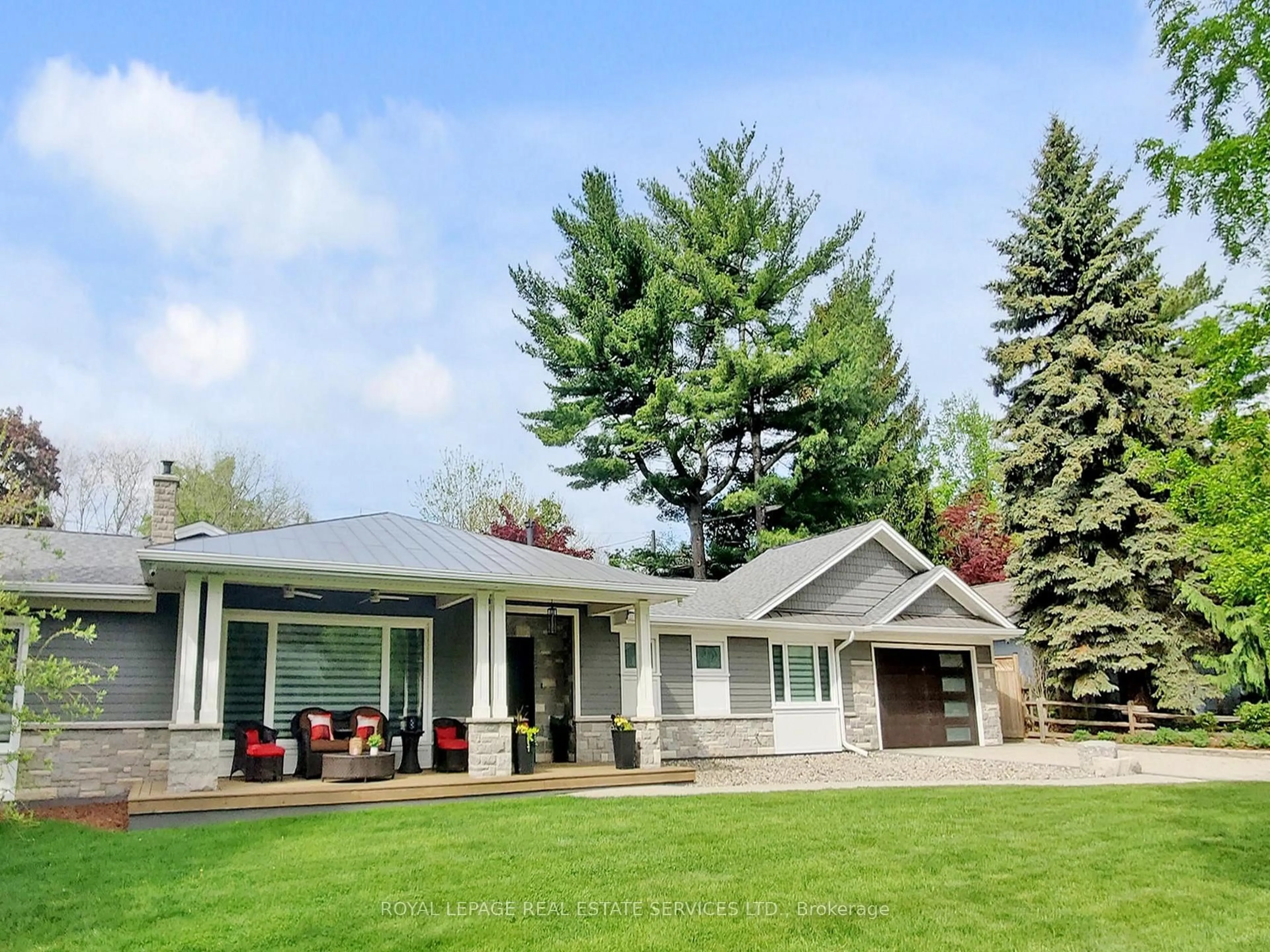 Home with vinyl exterior material, unknown for 1072 Bomorda Dr, Oakville Ontario L6H 1Y2