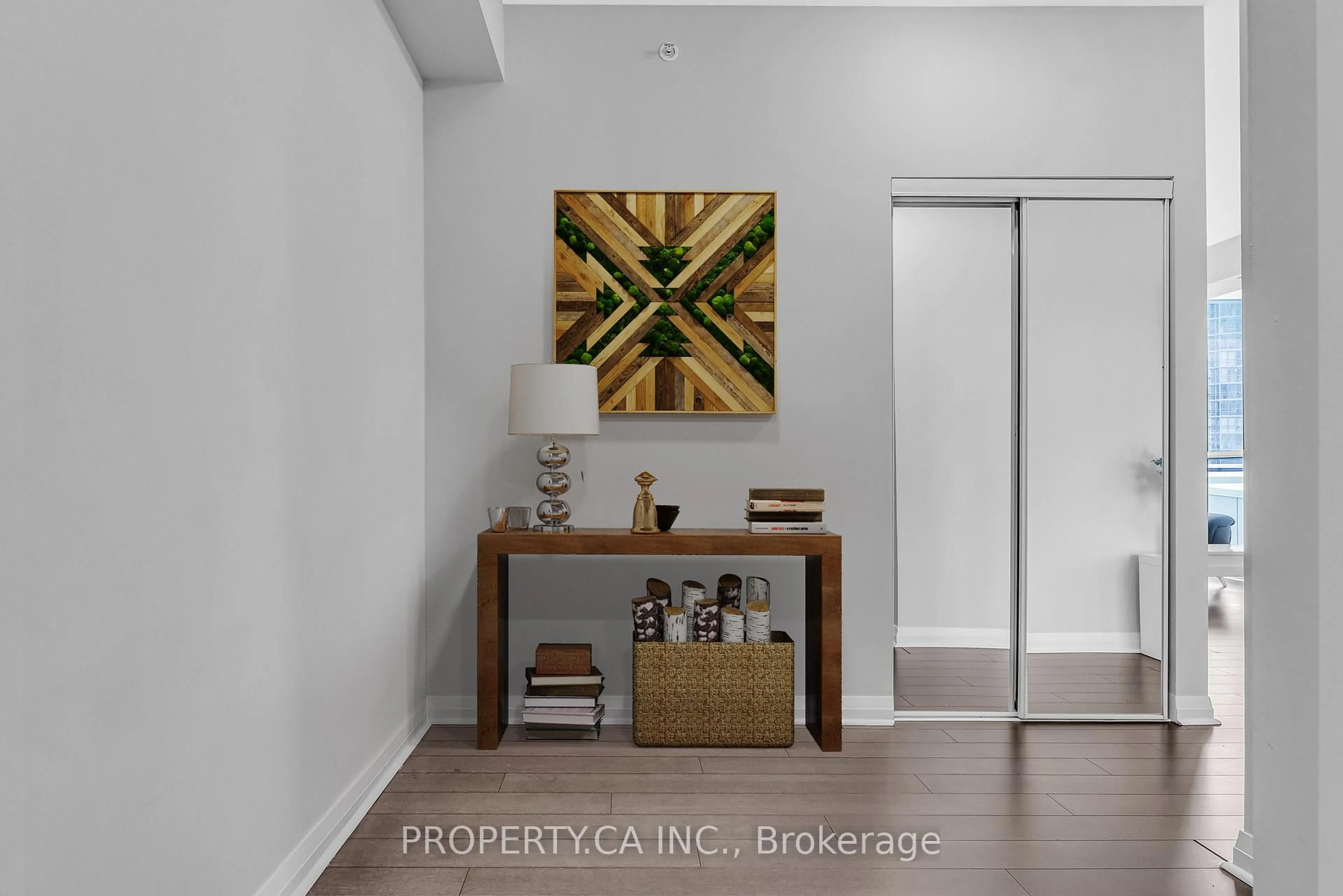 Indoor entryway for 55 Eglinton Ave #609, Mississauga Ontario L5R 0E4