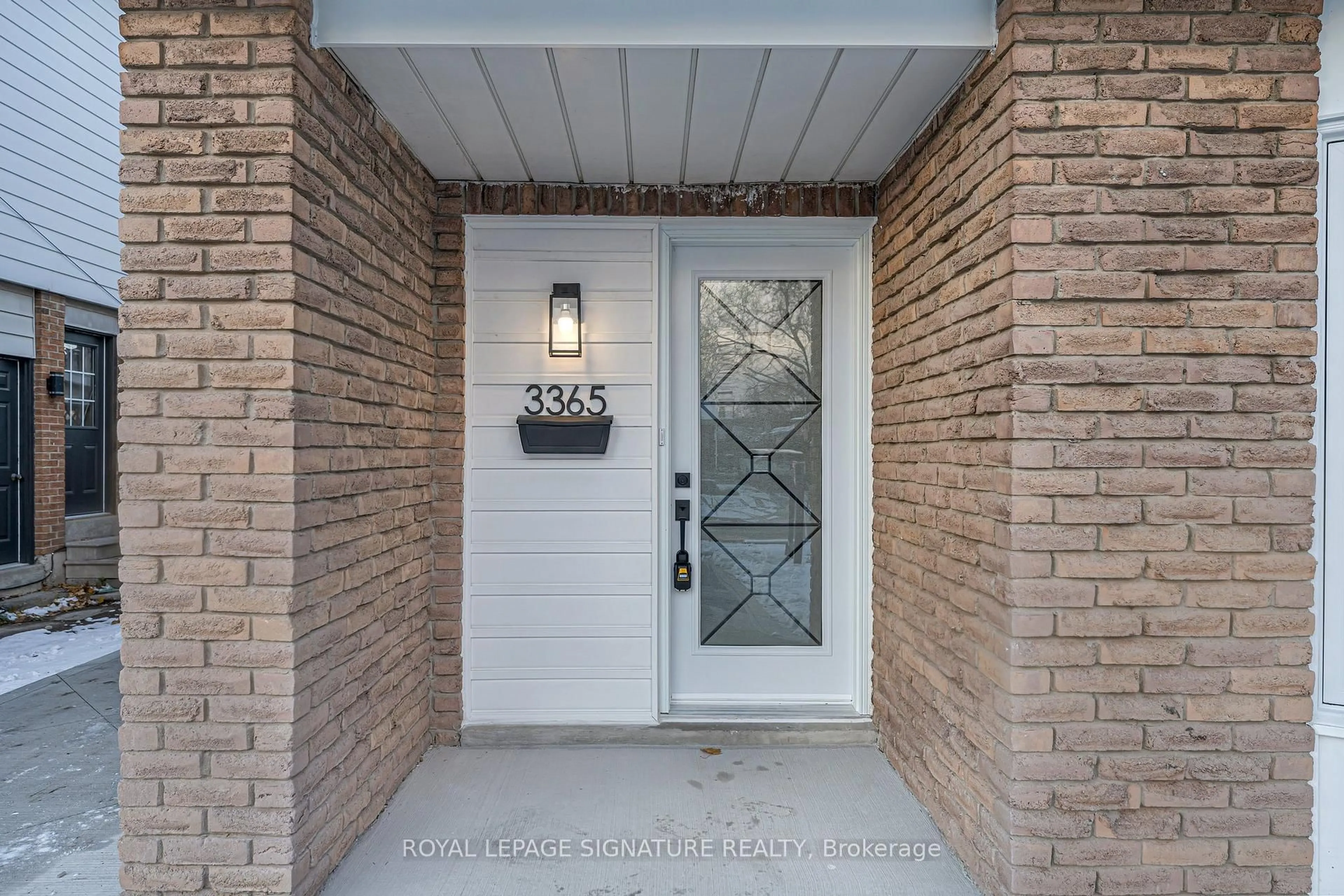 Indoor entryway for 3365 Masthead Cres, Mississauga Ontario L5L 1G9