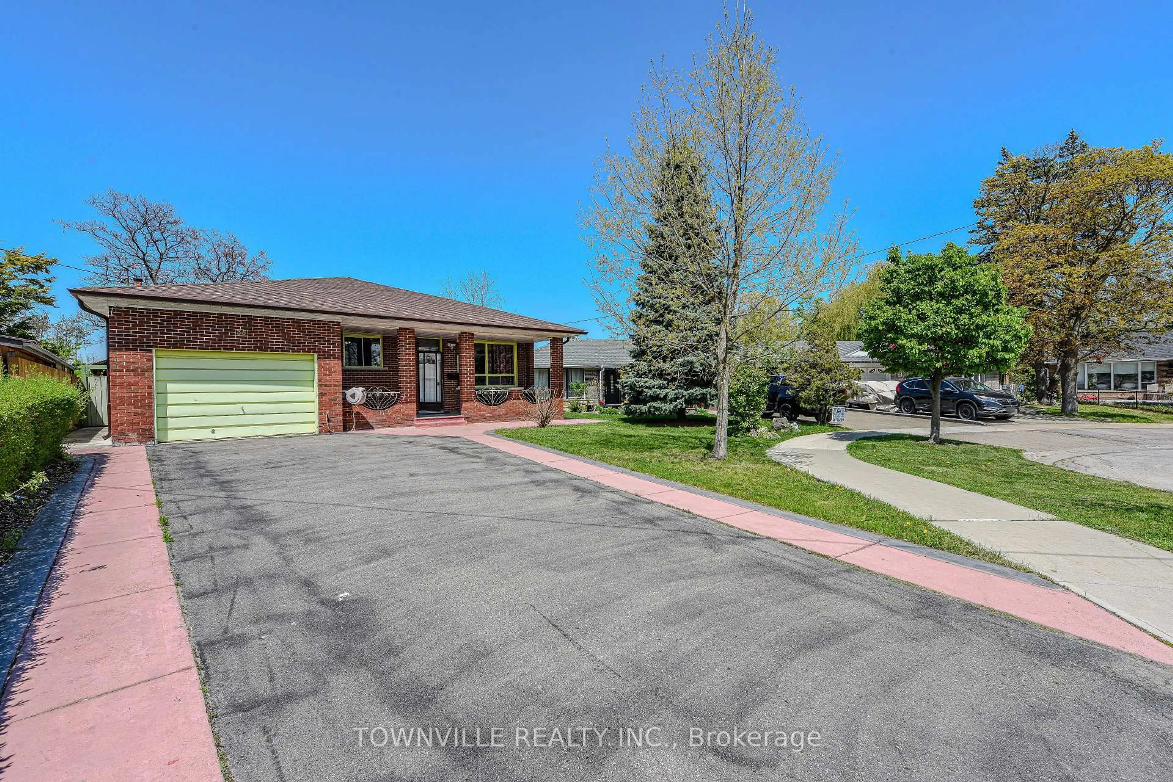 A pic from outside/outdoor area/front of a property/back of a property/a pic from drone, street for 35 Taysham Cres, Toronto Ontario M9V 1X1