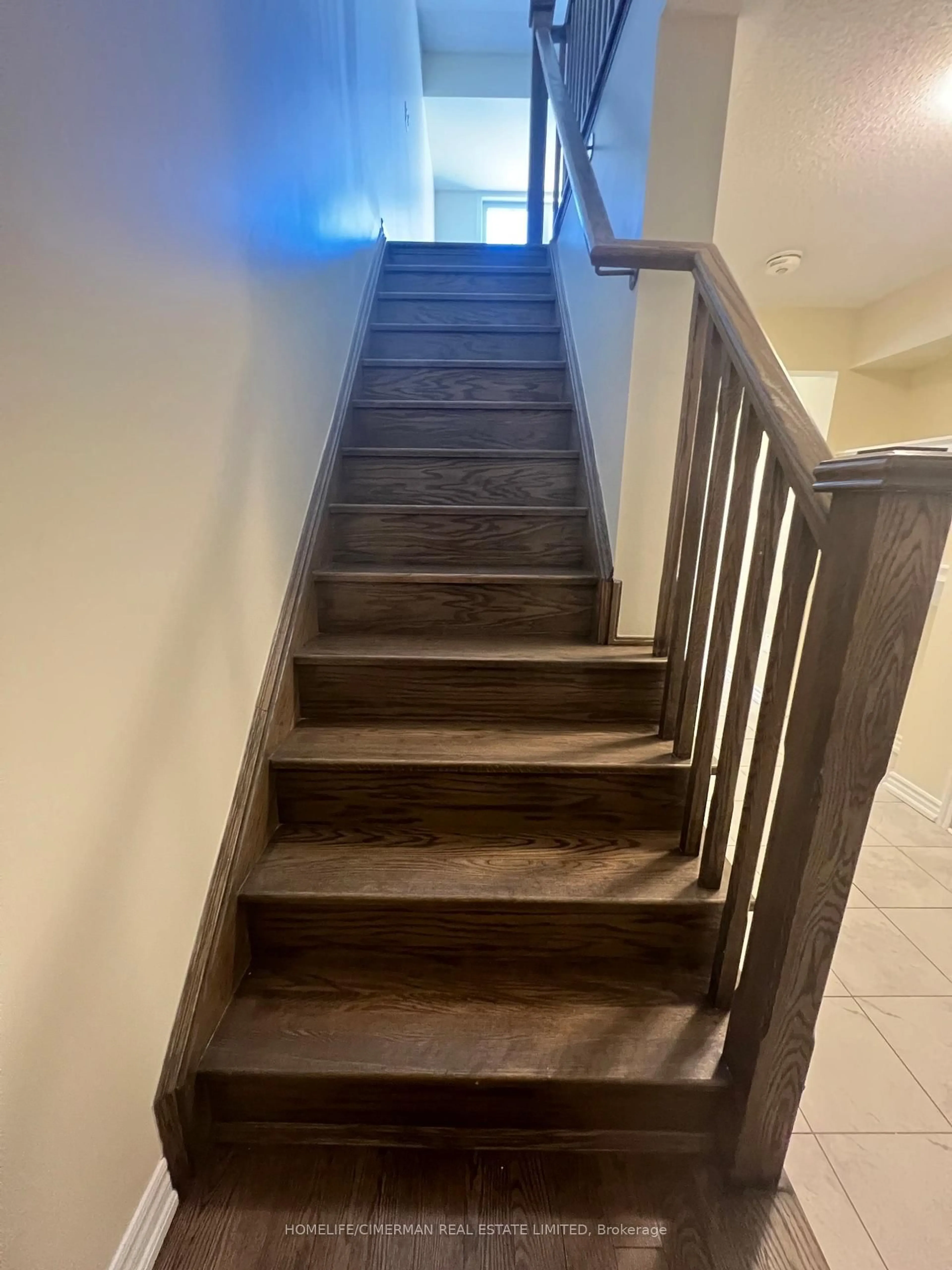 Stairs for 107 Lemieux Crt, Milton Ontario L9E 1E9