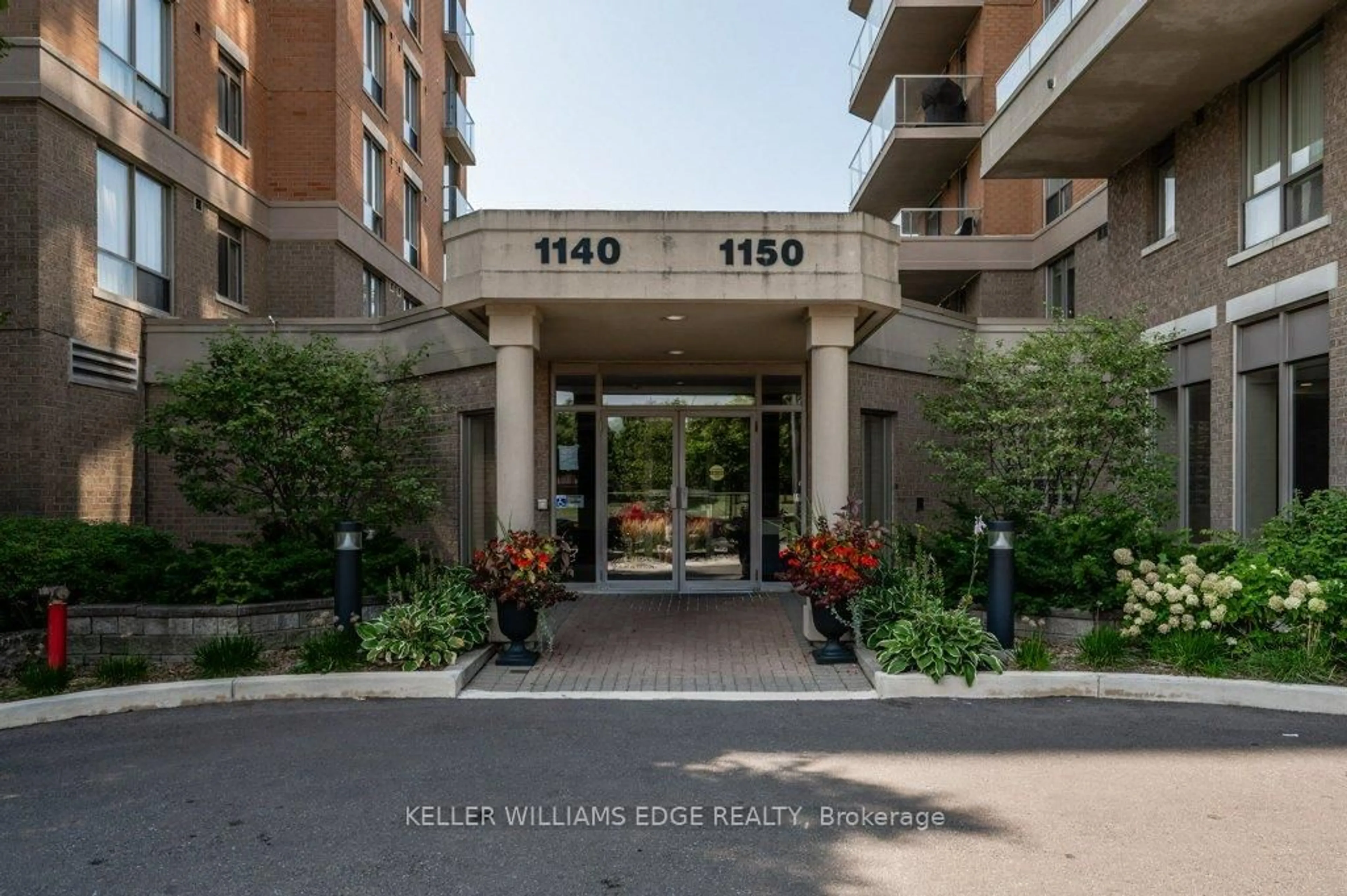 Indoor foyer for 1150 Parkwest Pl #101, Mississauga Ontario L5E 3K4