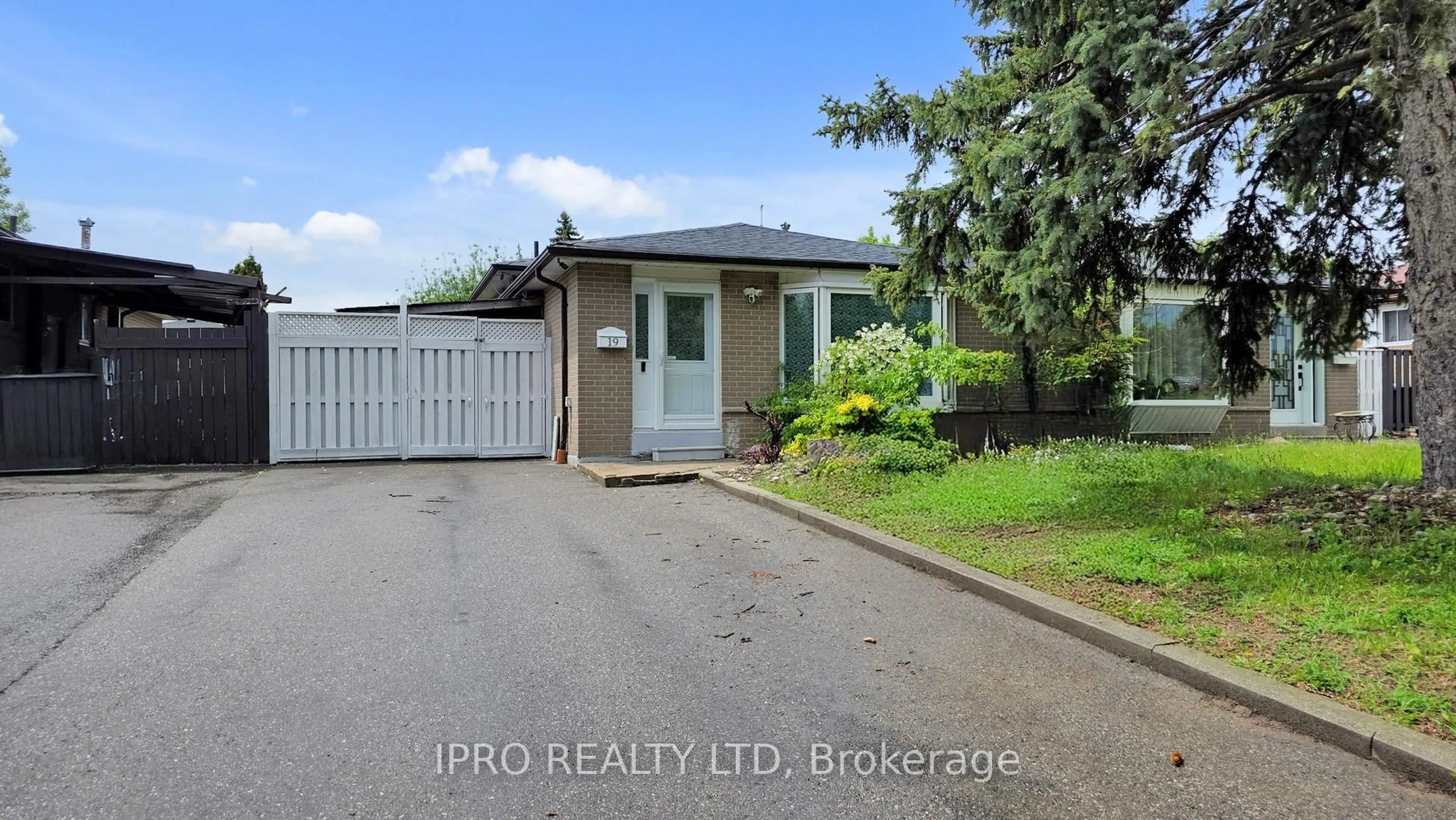 Unknown for 19 Flamingo Cres, Brampton Ontario L6T 2G4