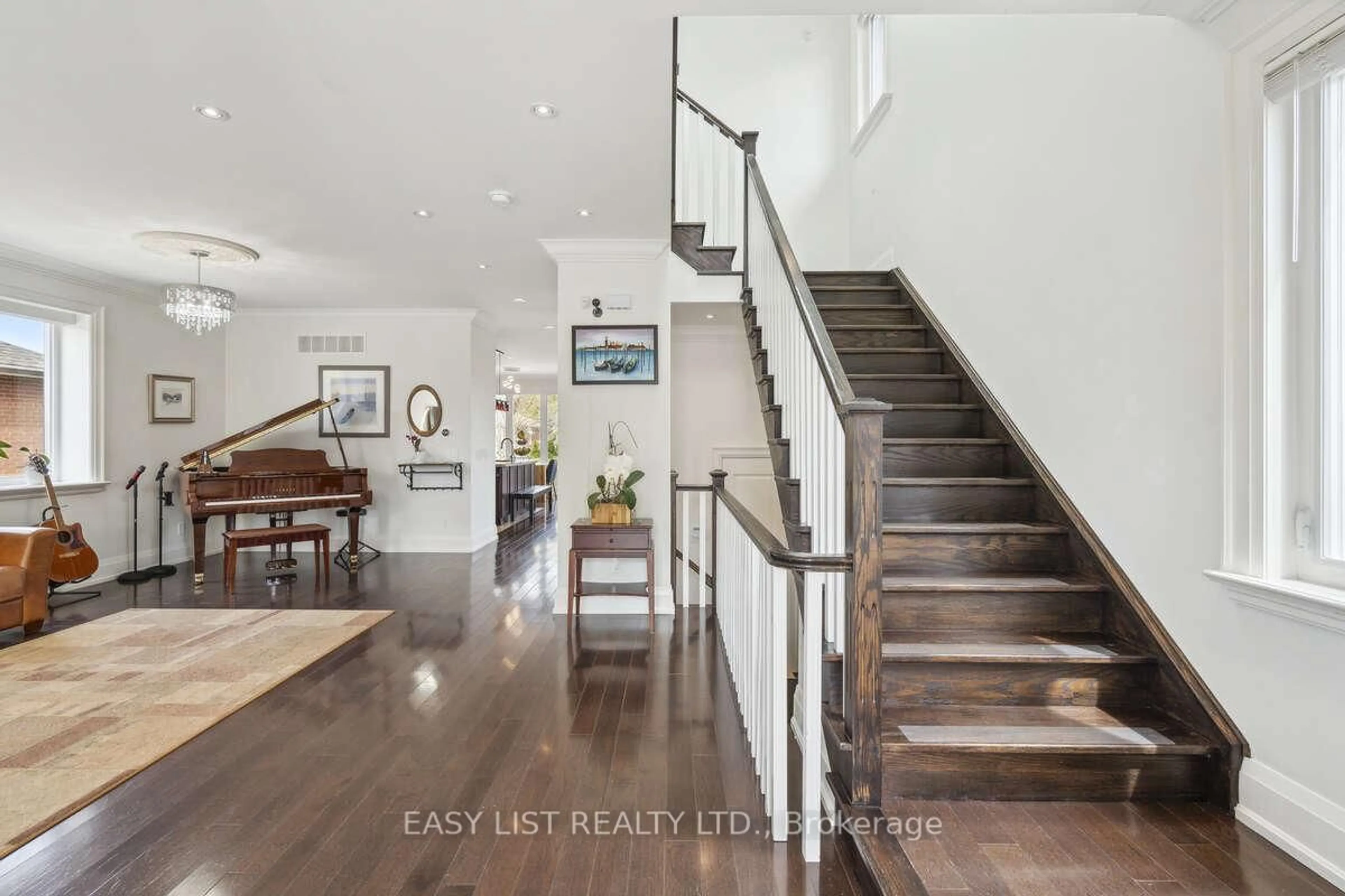 Indoor entryway for 5 Ashmore Ave, Toronto Ontario M8Z 4C5
