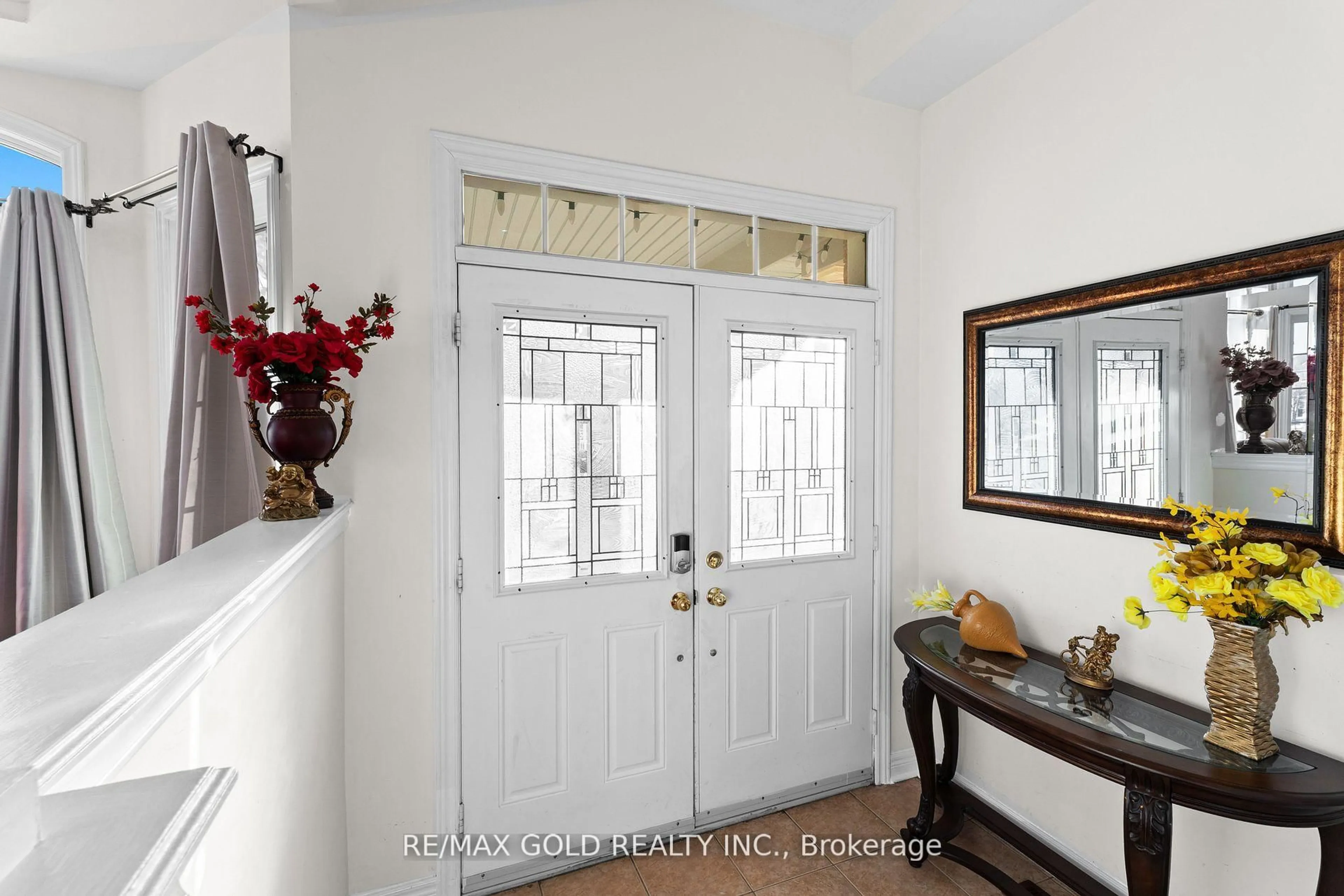 Indoor entryway for 57 Powell Dr, Brampton Ontario L6R 0K8