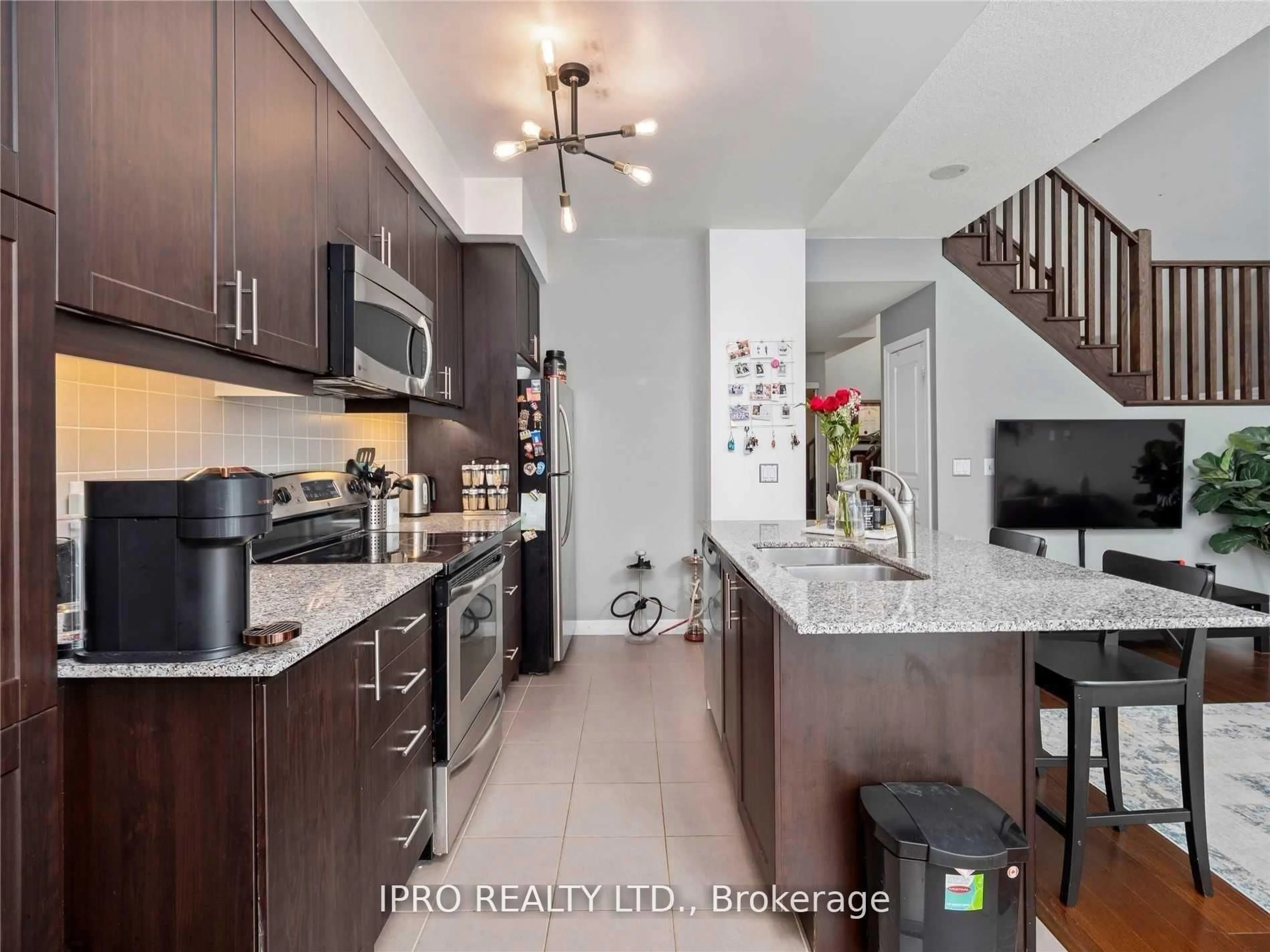 Open concept kitchen, ceramic/tile floor for 223 Webb Dr #3101, Mississauga Ontario L5B 0E8