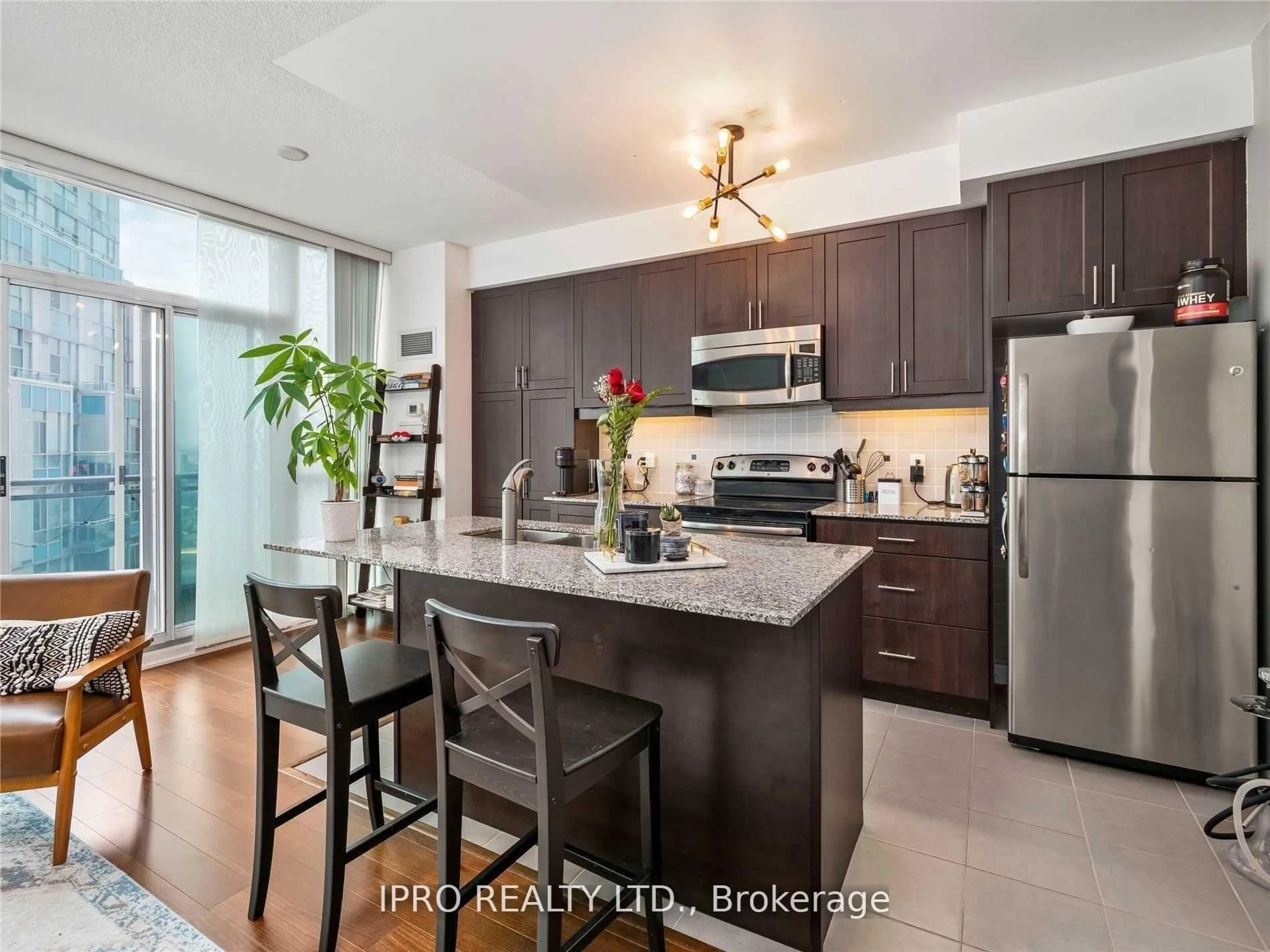 Open concept kitchen, unknown for 223 Webb Dr #3101, Mississauga Ontario L5B 0E8