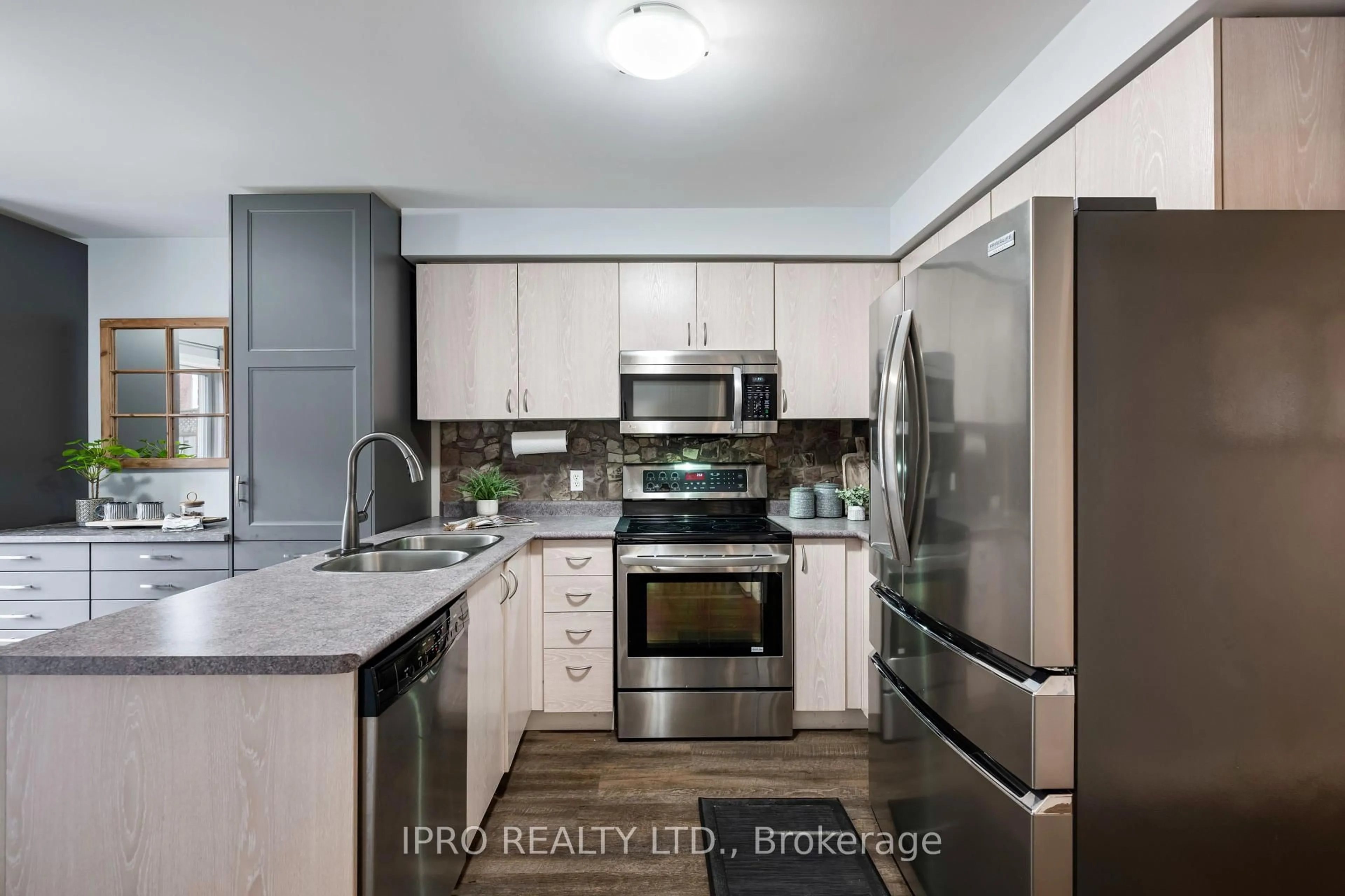 Unknown for 305 Marshall Cres, Orangeville Ontario L9W 4Y5