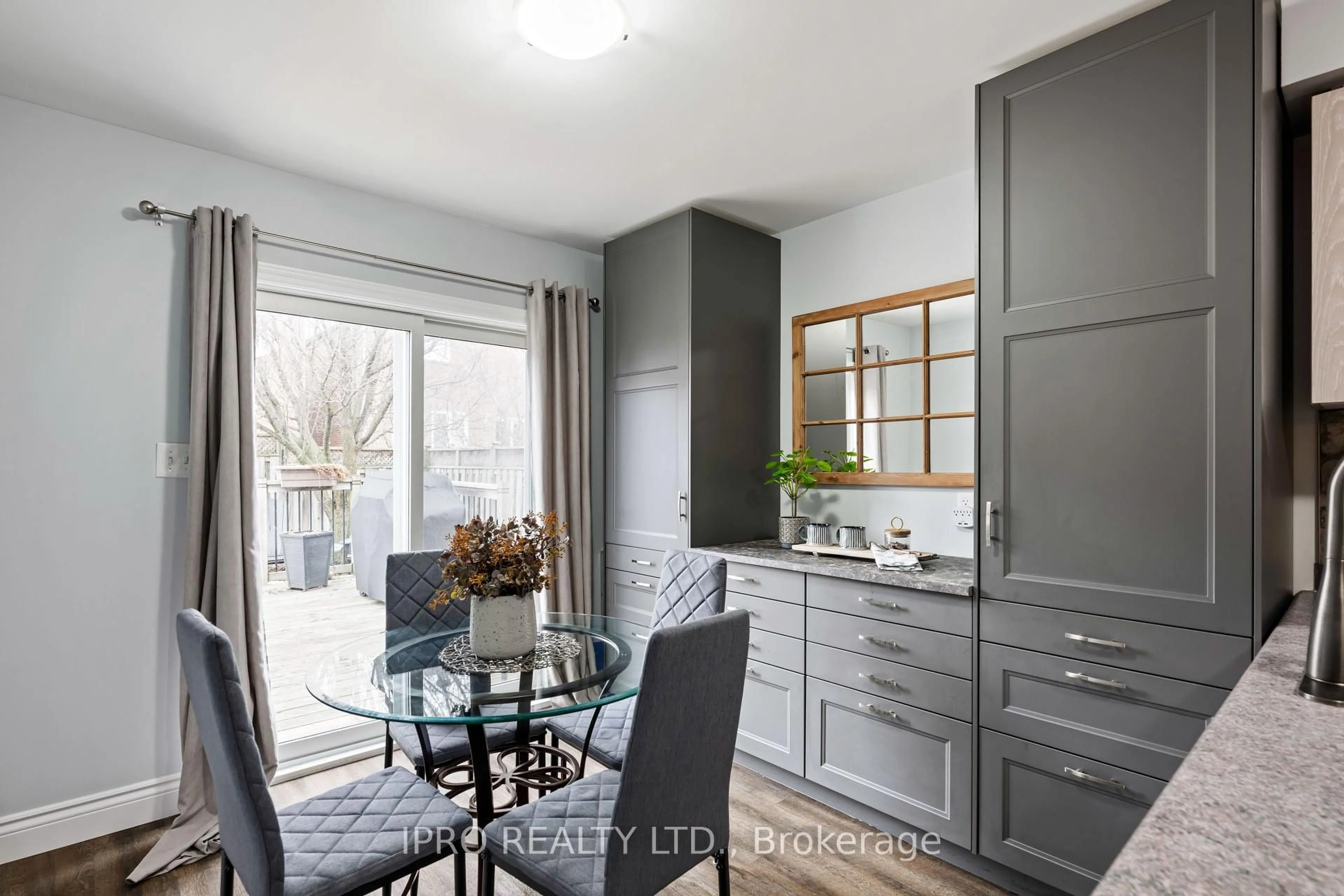 Contemporary kitchen, unknown for 305 Marshall Cres, Orangeville Ontario L9W 4Y5