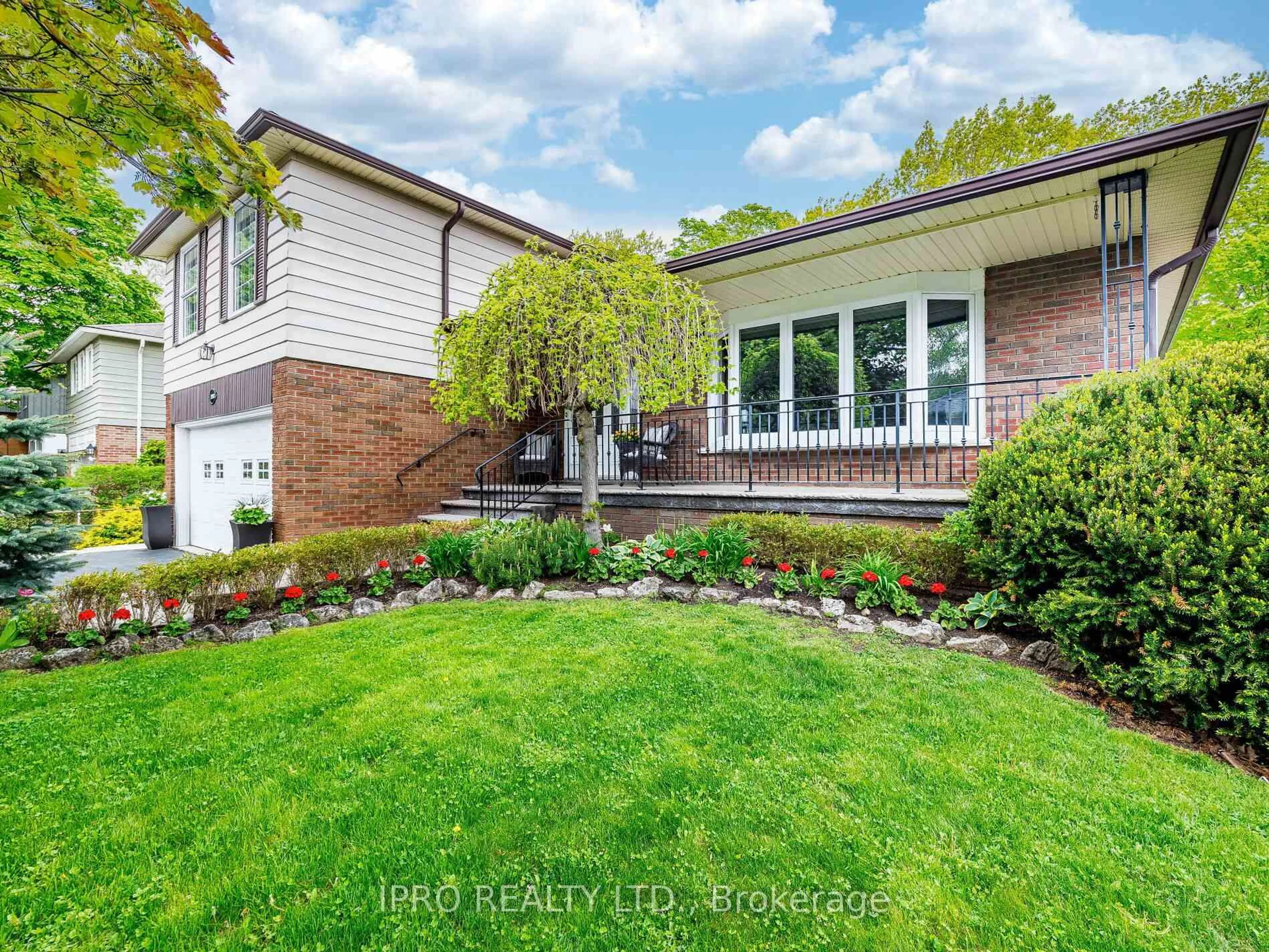 Home with brick exterior material, street for 1288 Lakeview Dr, Oakville Ontario L6H 2M8