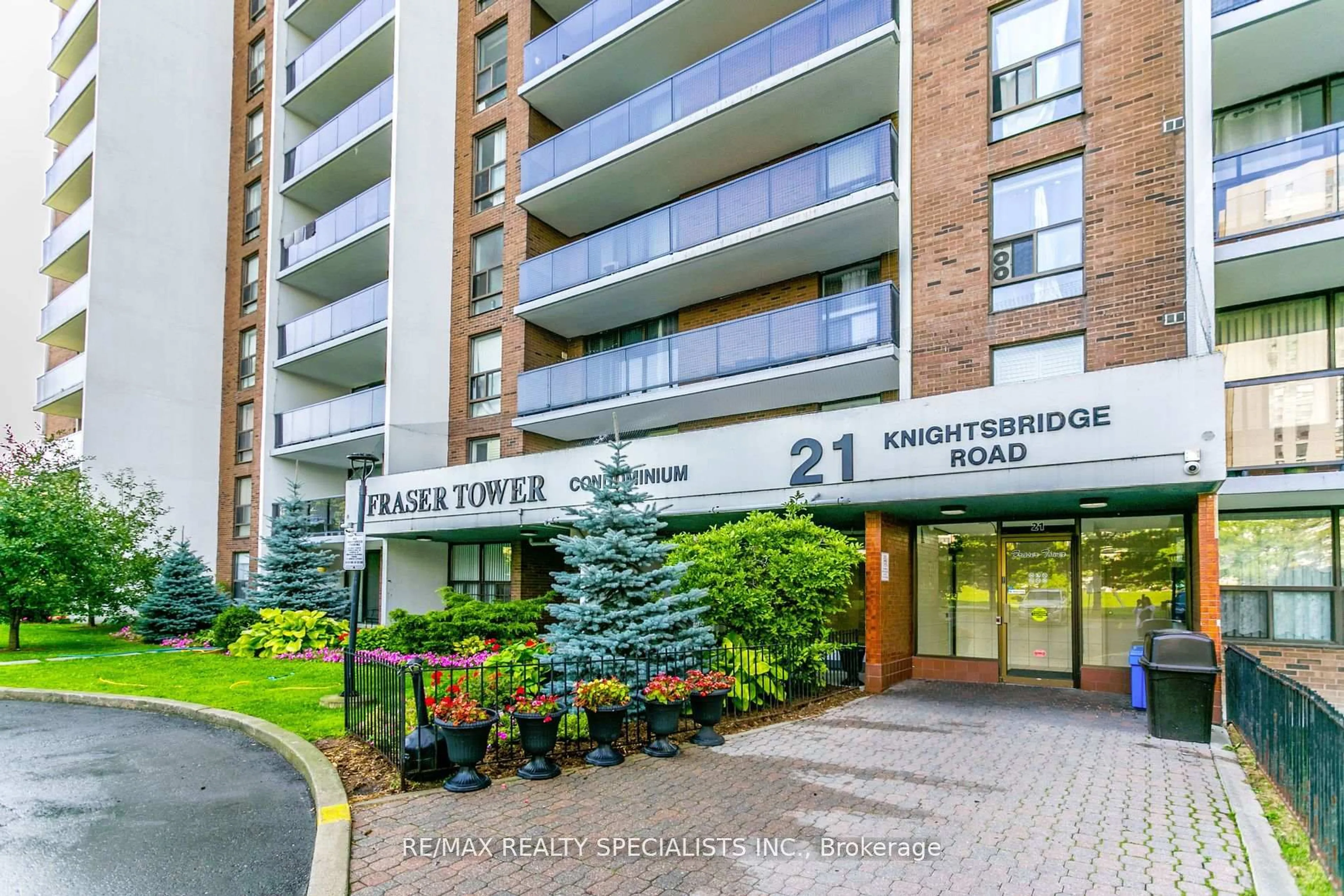 Indoor foyer for 21 KNIGHTSBRIDGE Rd #1708, Brampton Ontario L6T 3Y1