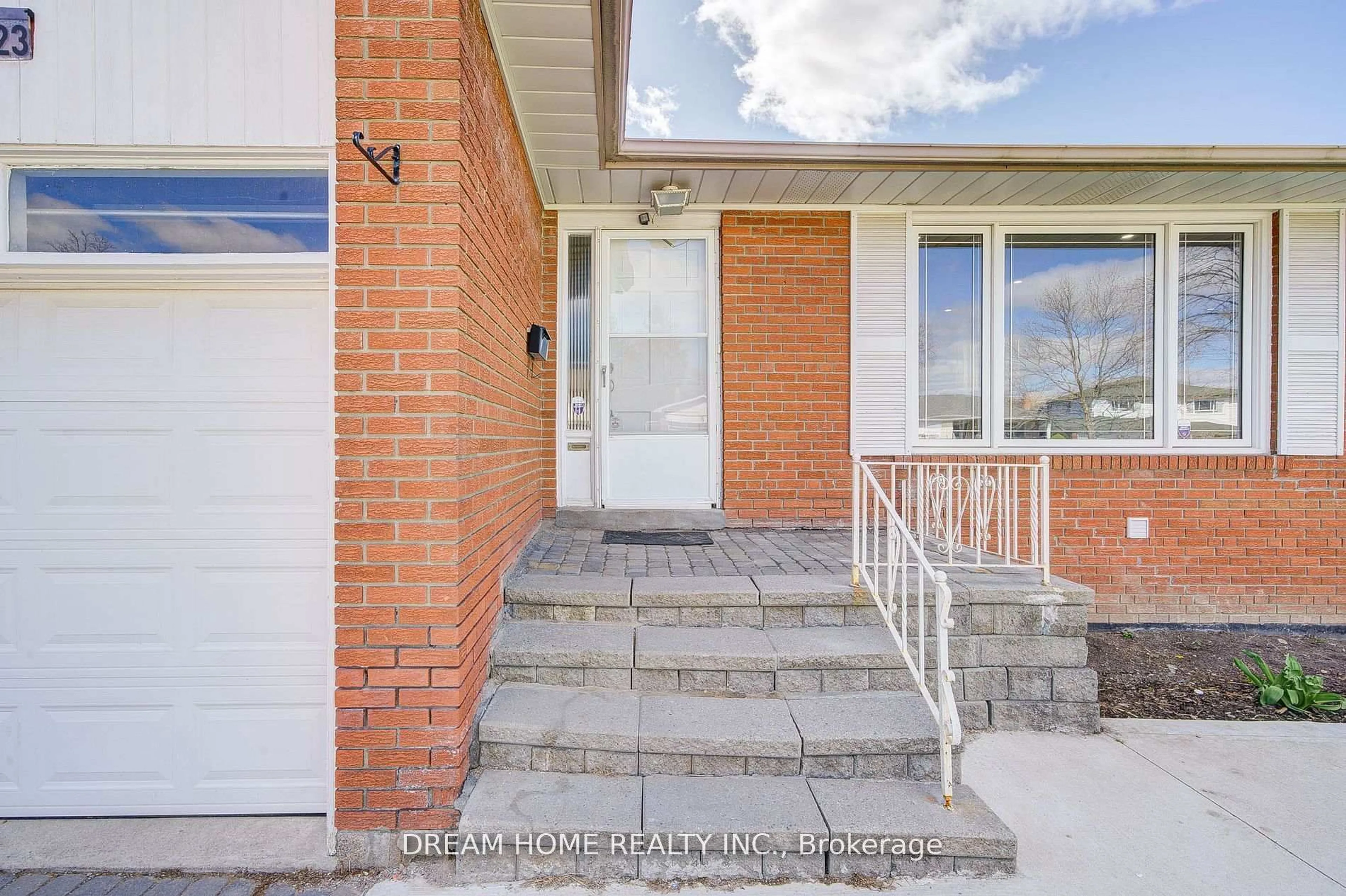 Home with brick exterior material, street for 1323 Shamir Cres, Mississauga Ontario L5C 1L2