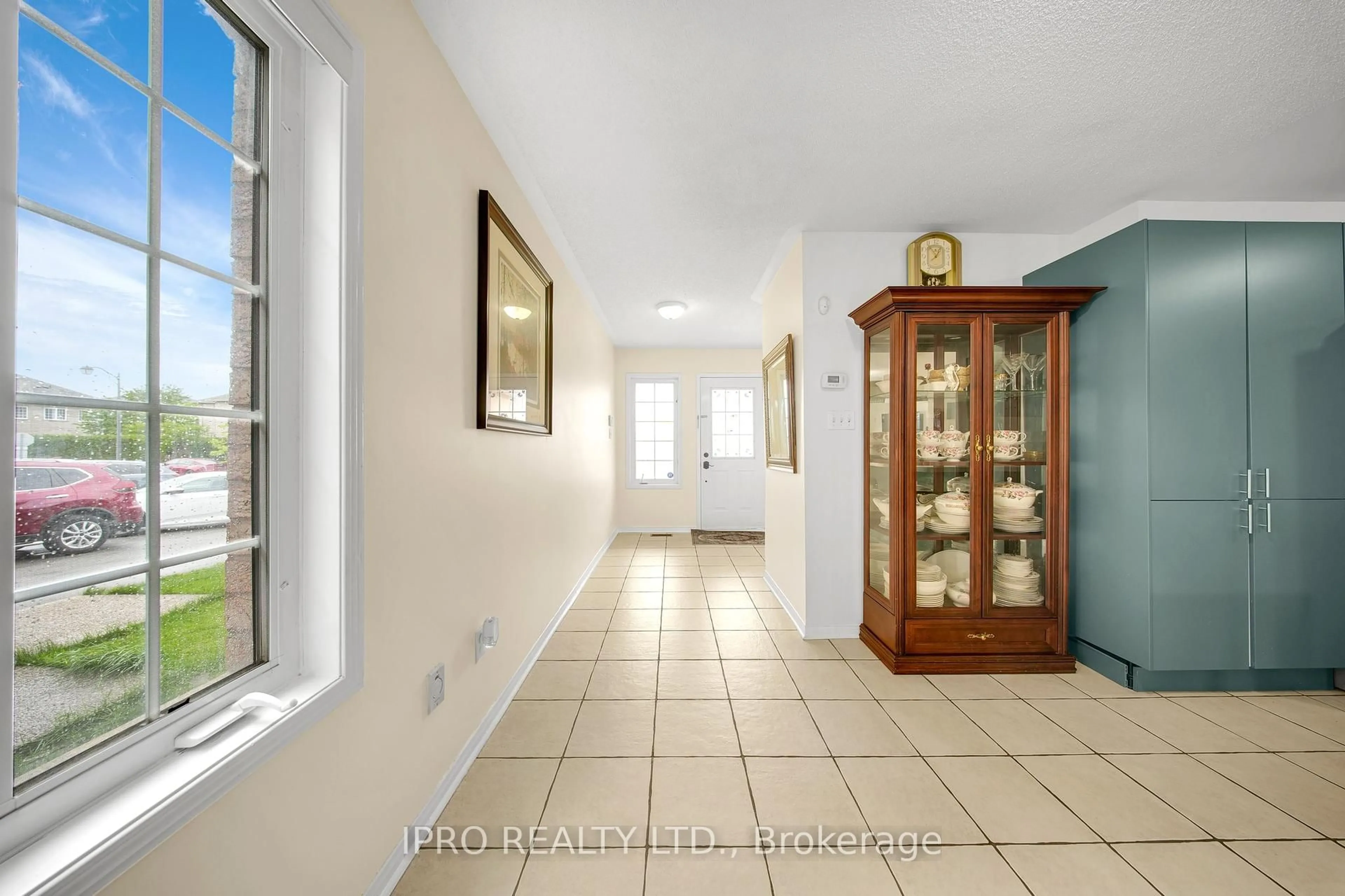 Indoor foyer for 1244 Mowat Lane, Milton Ontario L8T 6C1