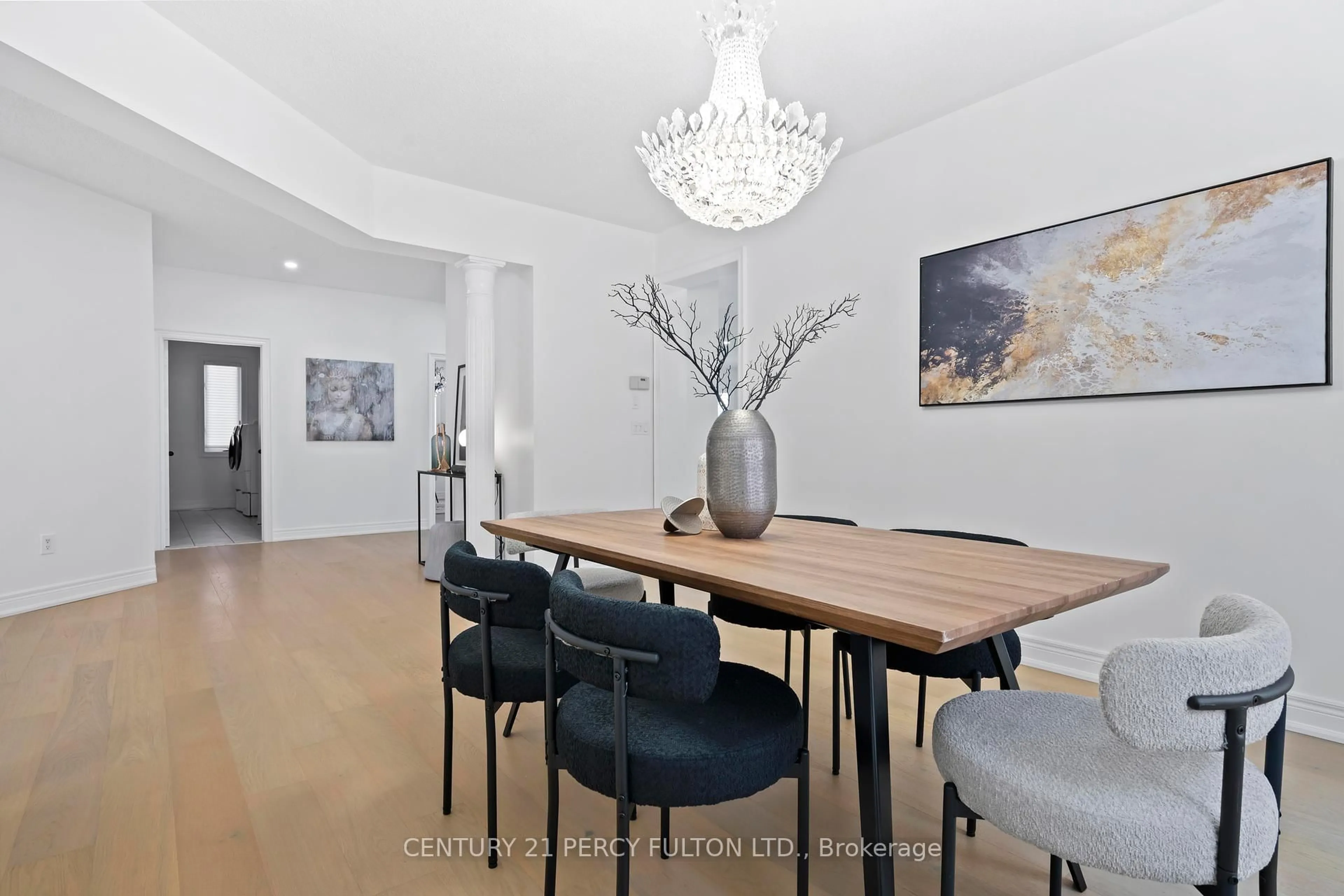 Dining room, unknown for 35 Donwoods Crt, Brampton Ontario L6P 1T6