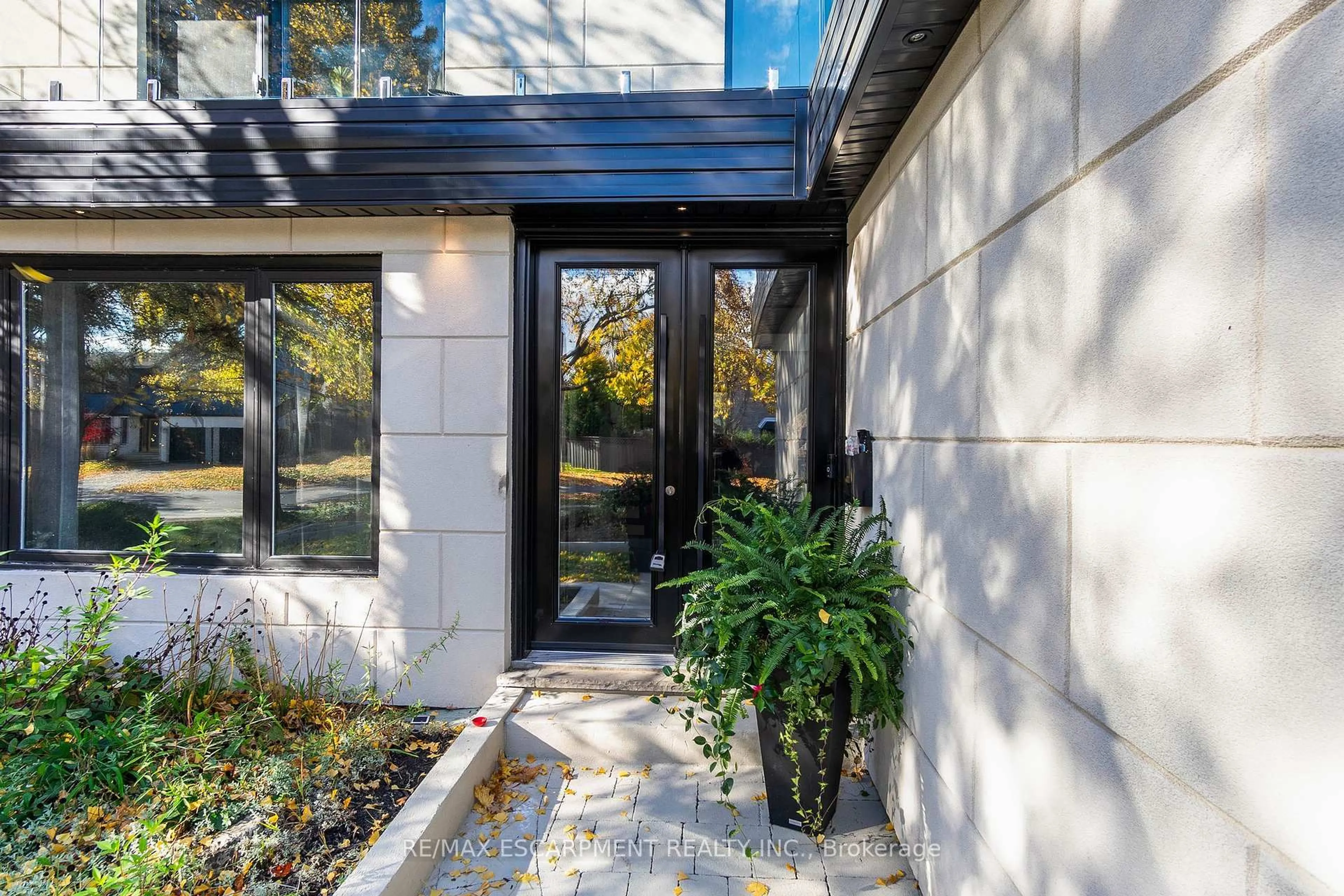 Unknown for 1401 BRIDGESTONE Lane, Mississauga Ontario L5J 4E1