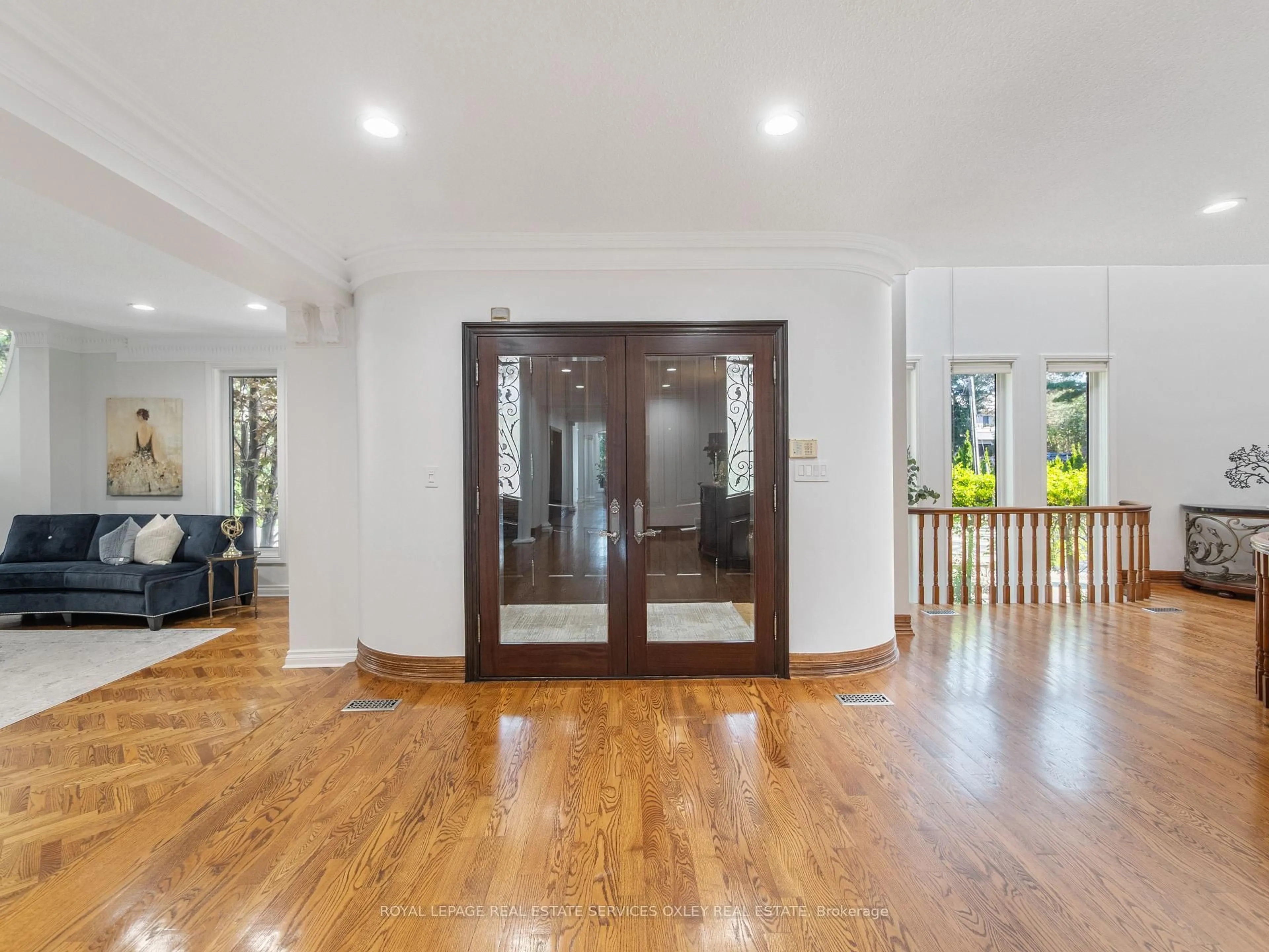 Indoor foyer for 12 Westmount Park Rd, Toronto Ontario M9P 1R5