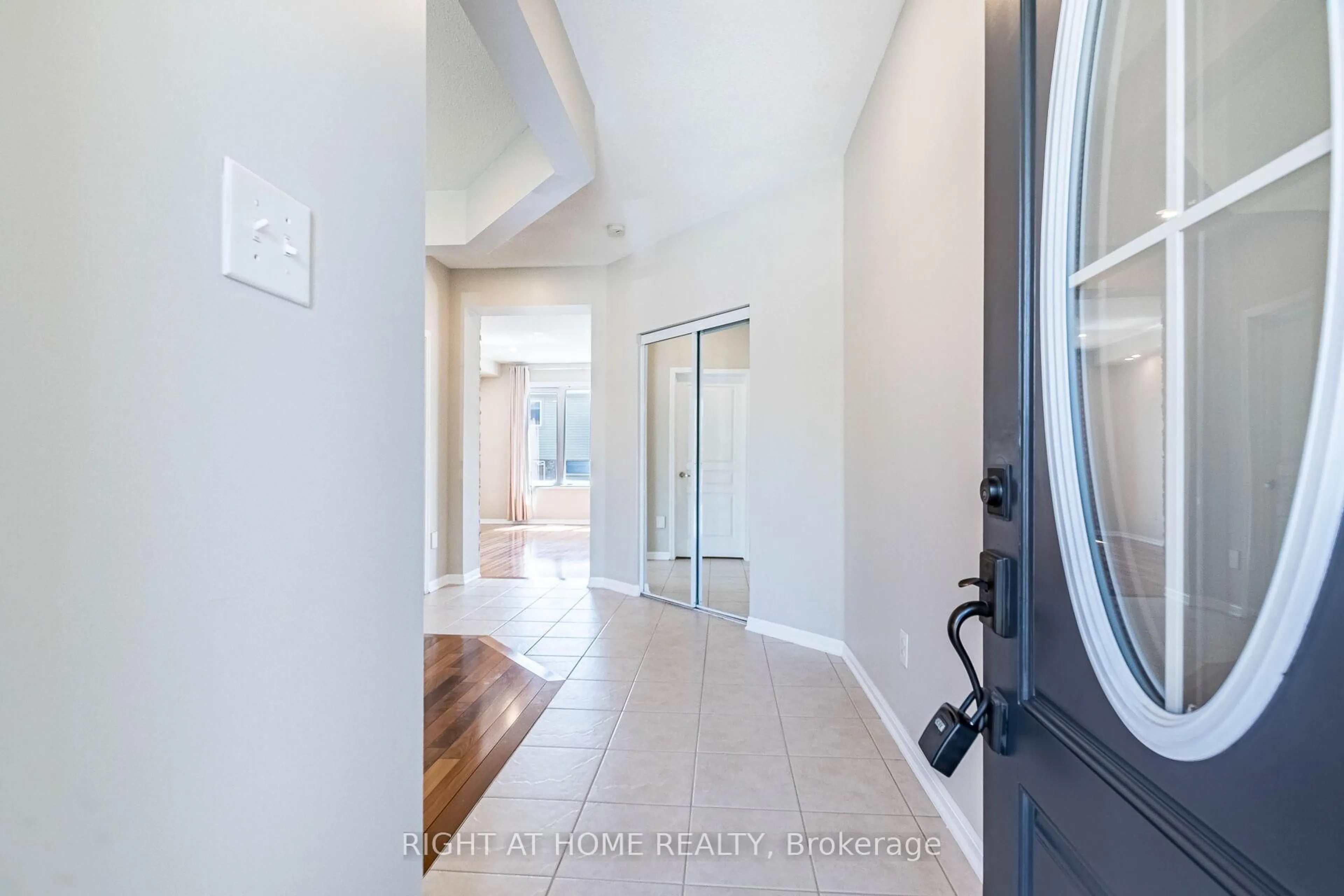 Indoor entryway for 314 Jelinik Terr, Milton Ontario L9T 7M8