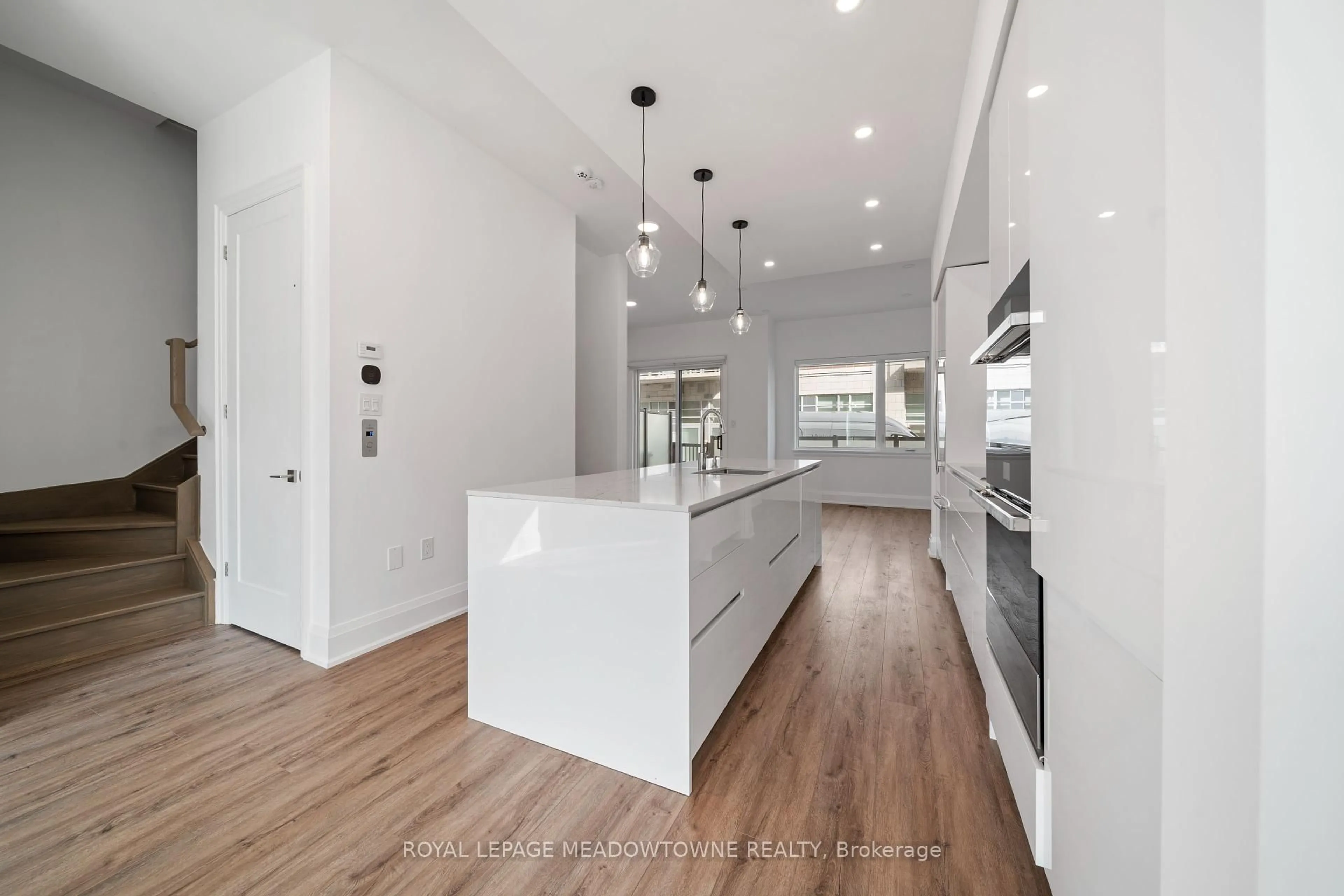 Open concept kitchen, unknown for 121 High St, Mississauga Ontario L5H 1K4