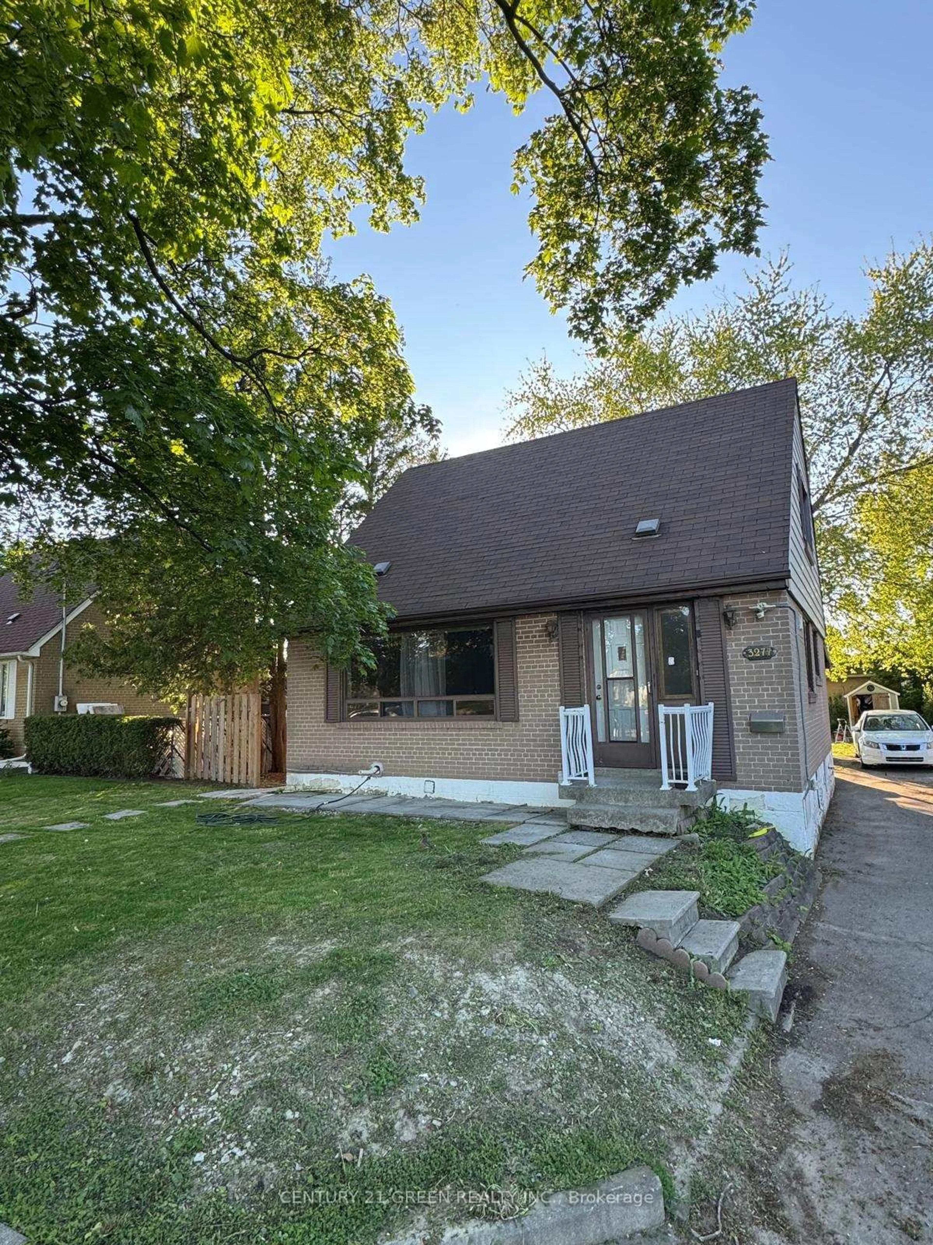 Unknown for 3277 Capricorn Cres, Mississauga Ontario L4T 1S3