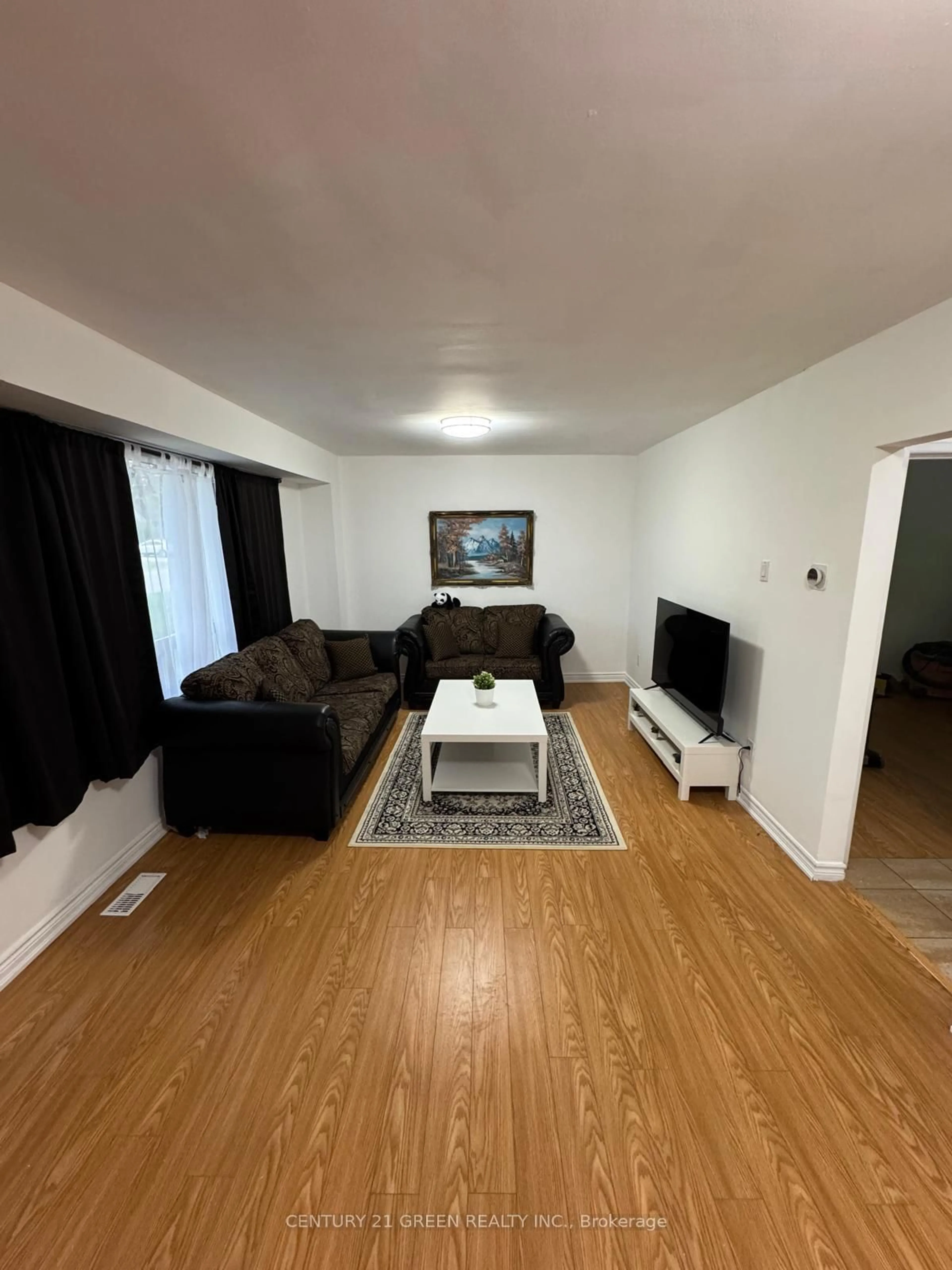A pic of a room for 3277 Capricorn Cres, Mississauga Ontario L4T 1S3