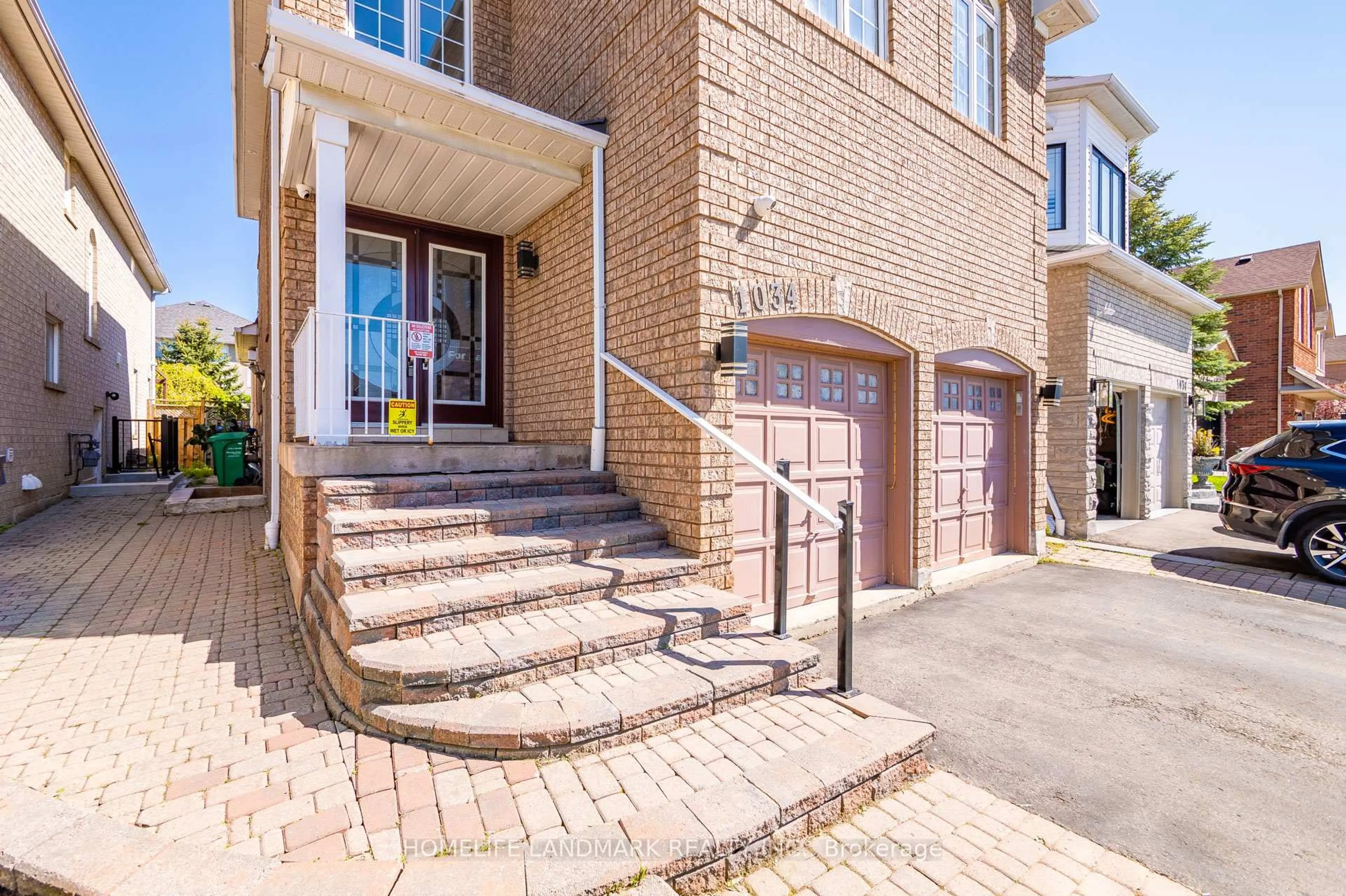 Unknown for 1034 Blueheron Blvd, Mississauga Ontario L5V 2E1