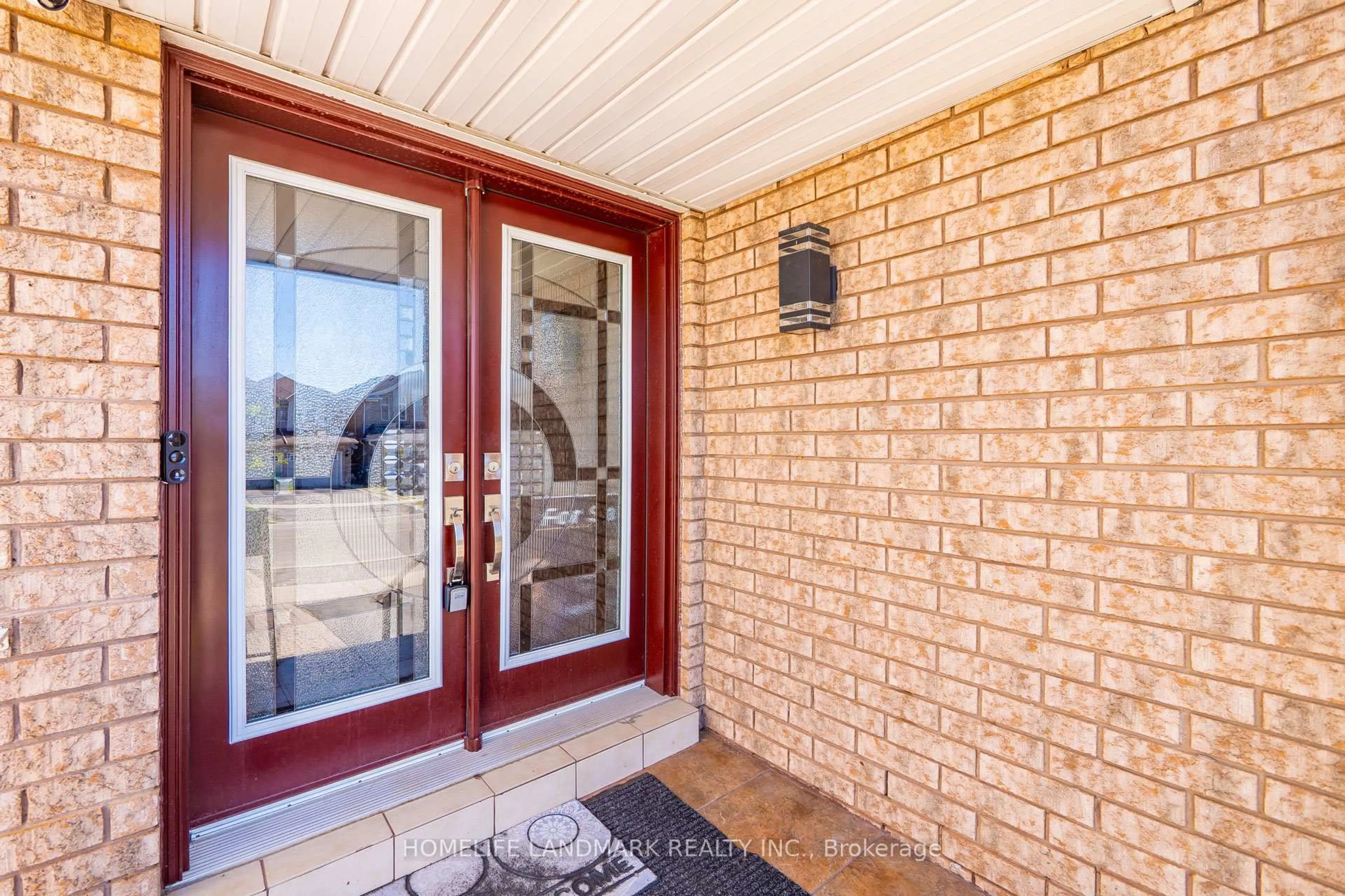 Indoor entryway for 1034 Blueheron Blvd, Mississauga Ontario L5V 2E1
