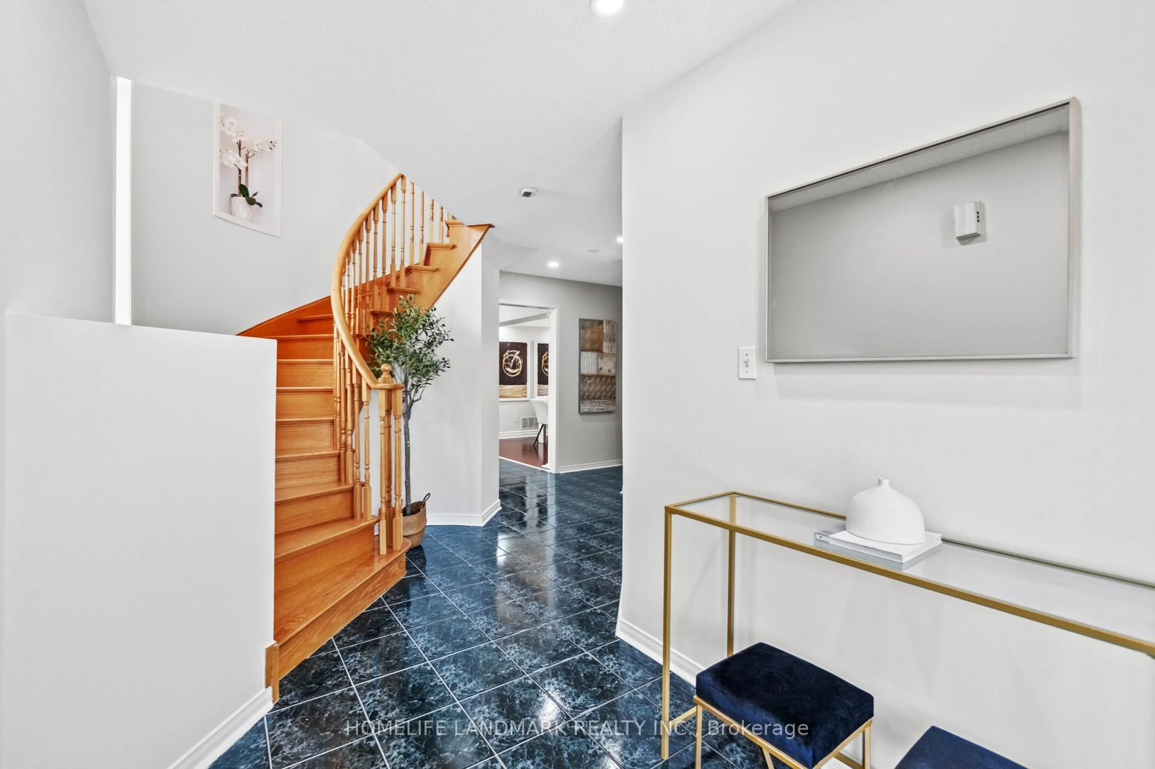 Unknown for 1034 Blueheron Blvd, Mississauga Ontario L5V 2E1