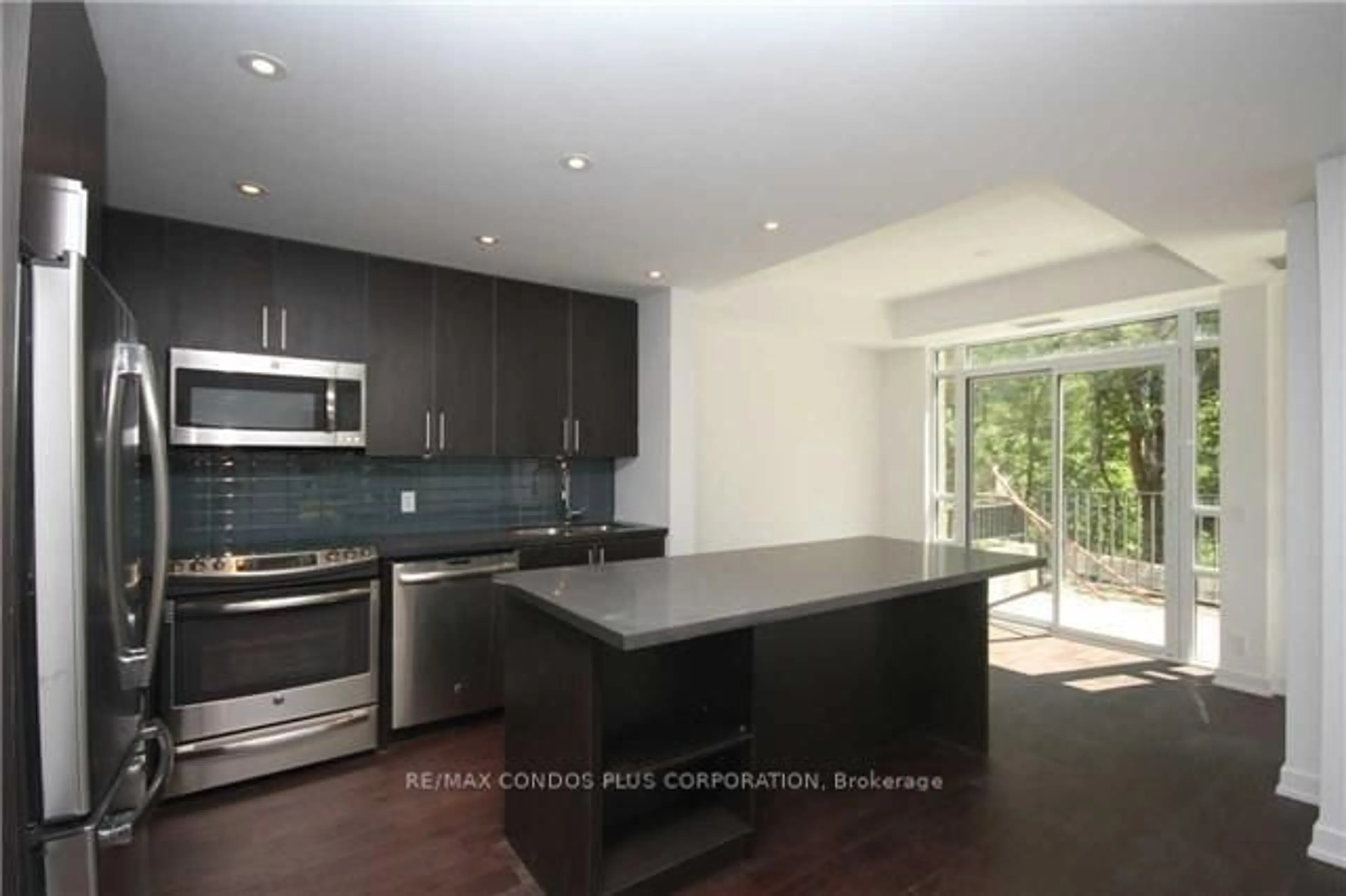 Open concept kitchen, unknown for 2212 Lake Shore Blvd #TH01, Toronto Ontario M8V 0C2