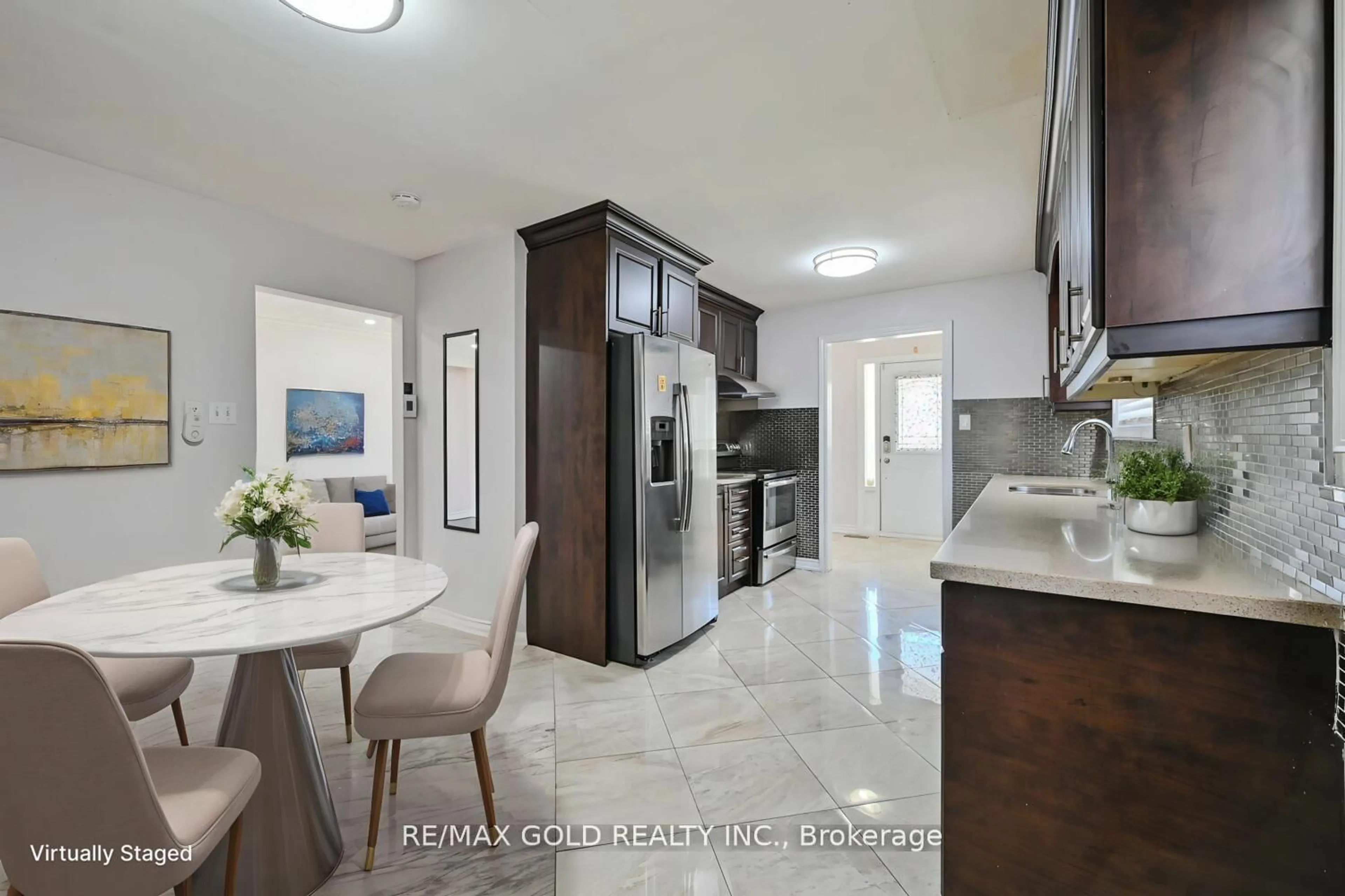 Open concept kitchen, ceramic/tile floor for 7362 Redstone Rd, Mississauga Ontario L4T 2A9