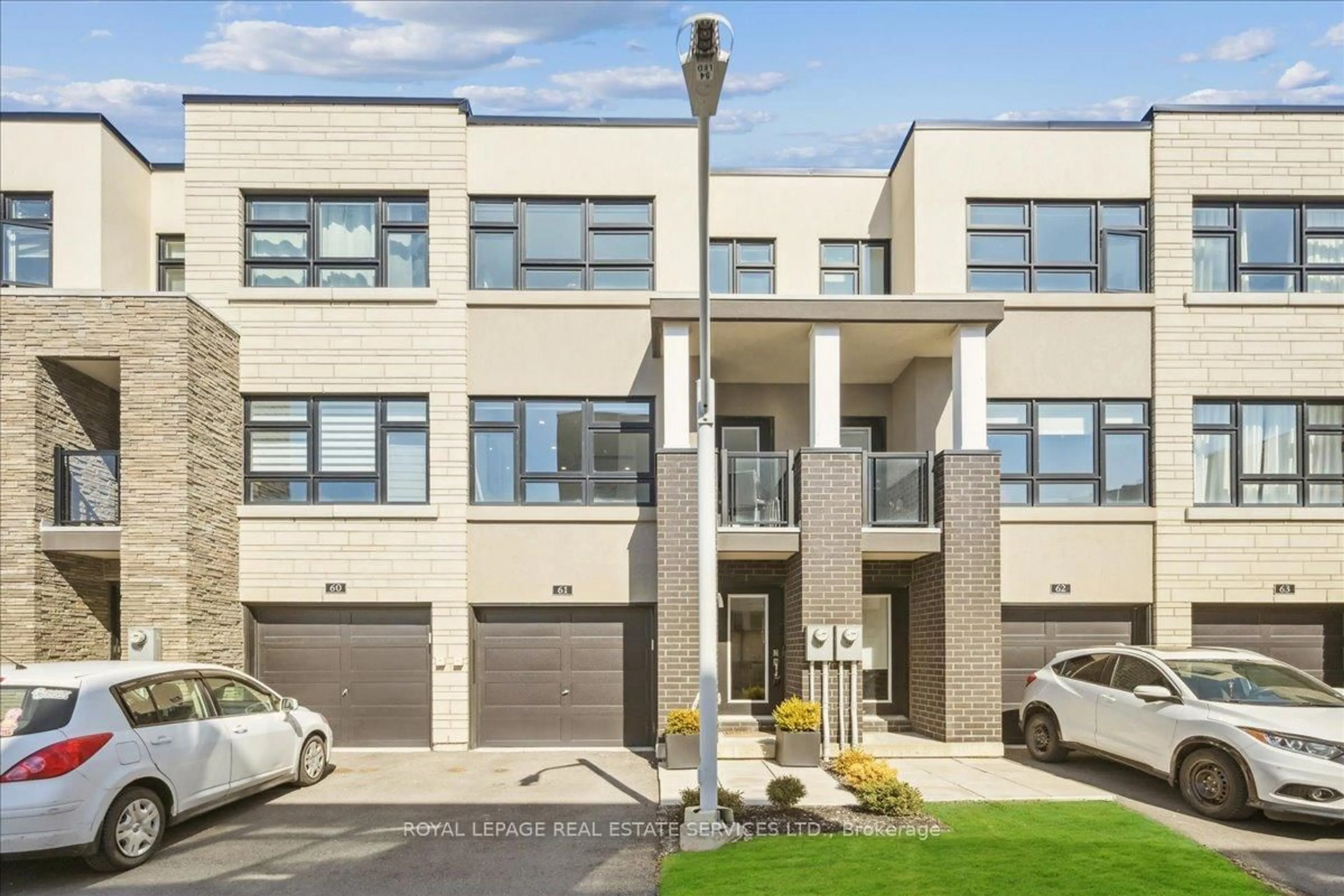 A pic from outside/outdoor area/front of a property/back of a property/a pic from drone, street for 1121 Cooke Blvd #61, Burlington Ontario L7T 0C3