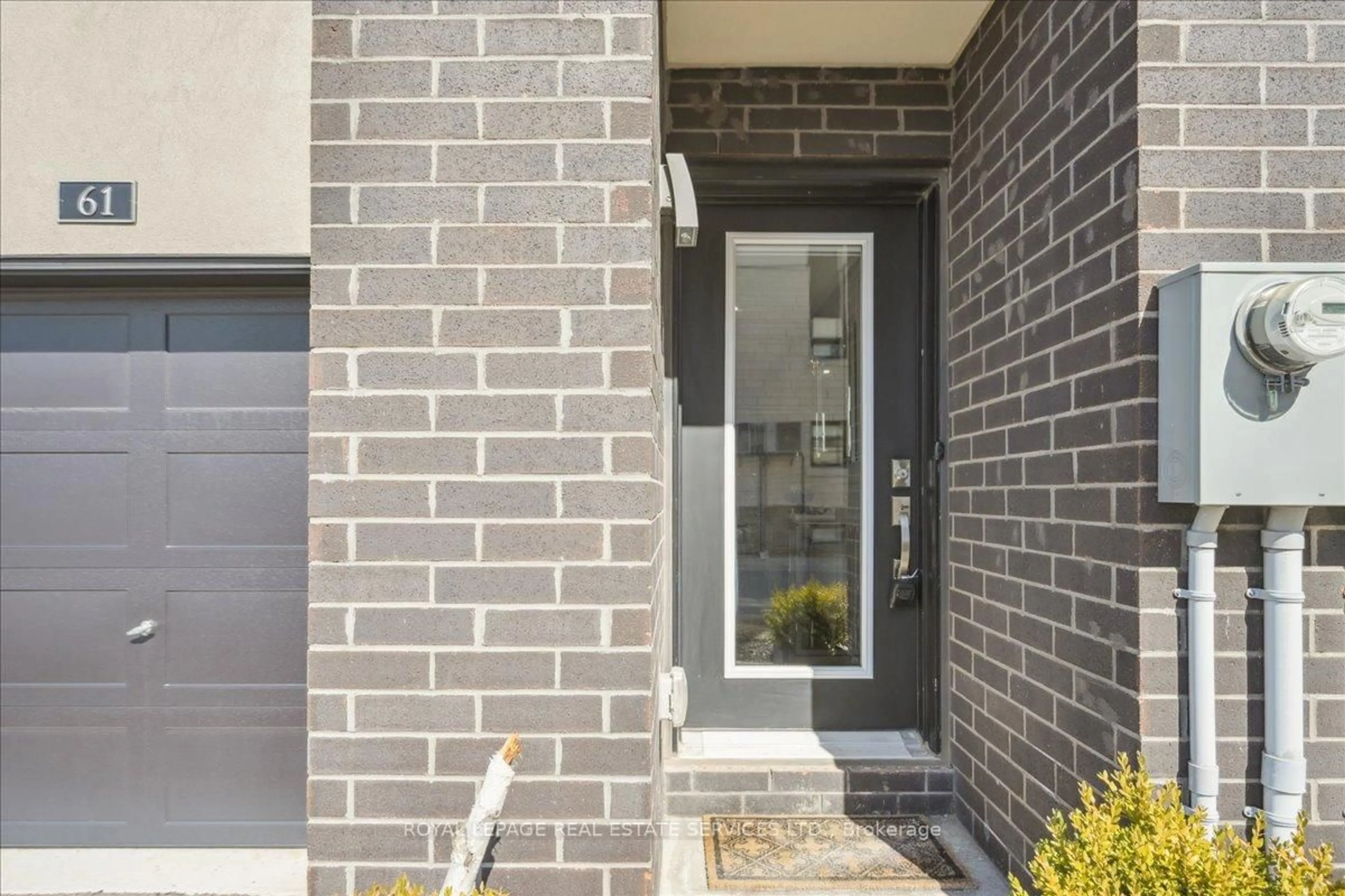 Home with brick exterior material, street for 1121 Cooke Blvd #61, Burlington Ontario L7T 0C3