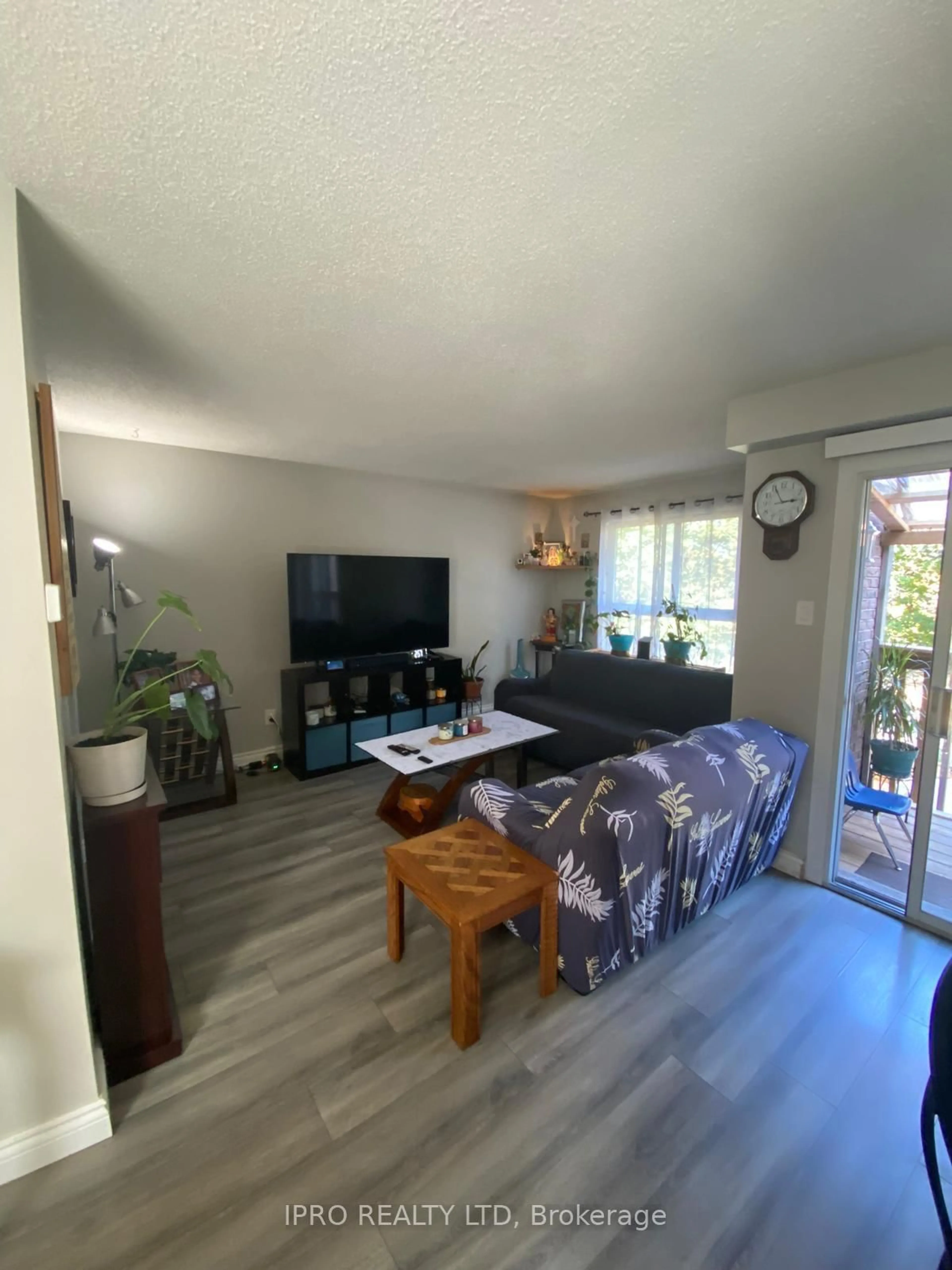 Living room with furniture, unknown for 3345 BURDOCK Pl, Mississauga Ontario L5A 4B7