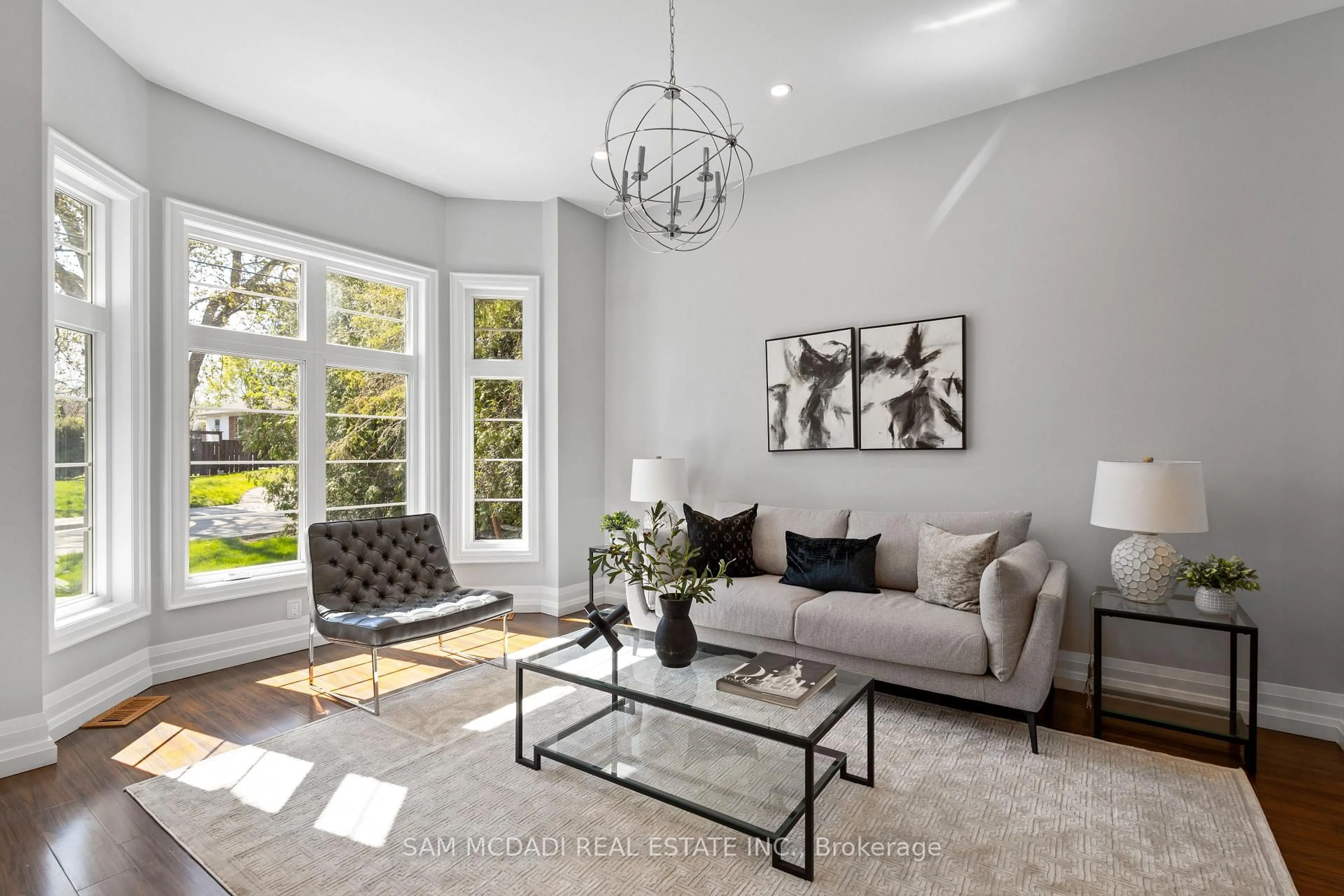 Living room with furniture, unknown for 1897 Balsam Ave, Mississauga Ontario L5J 1L3