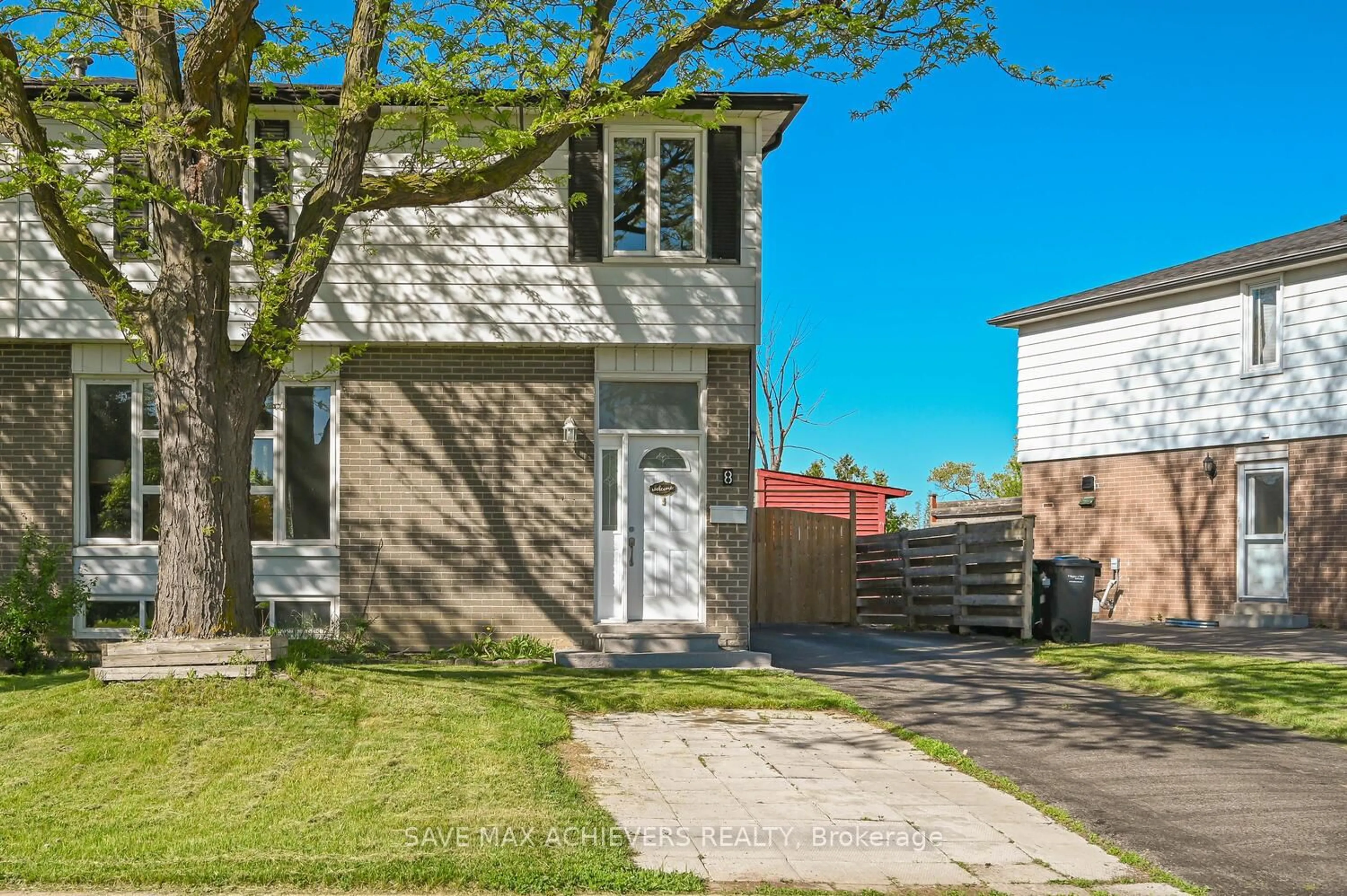 A pic from outside/outdoor area/front of a property/back of a property/a pic from drone, street for 8 Earnscliffe Gate, Brampton Ontario L6T 3B3